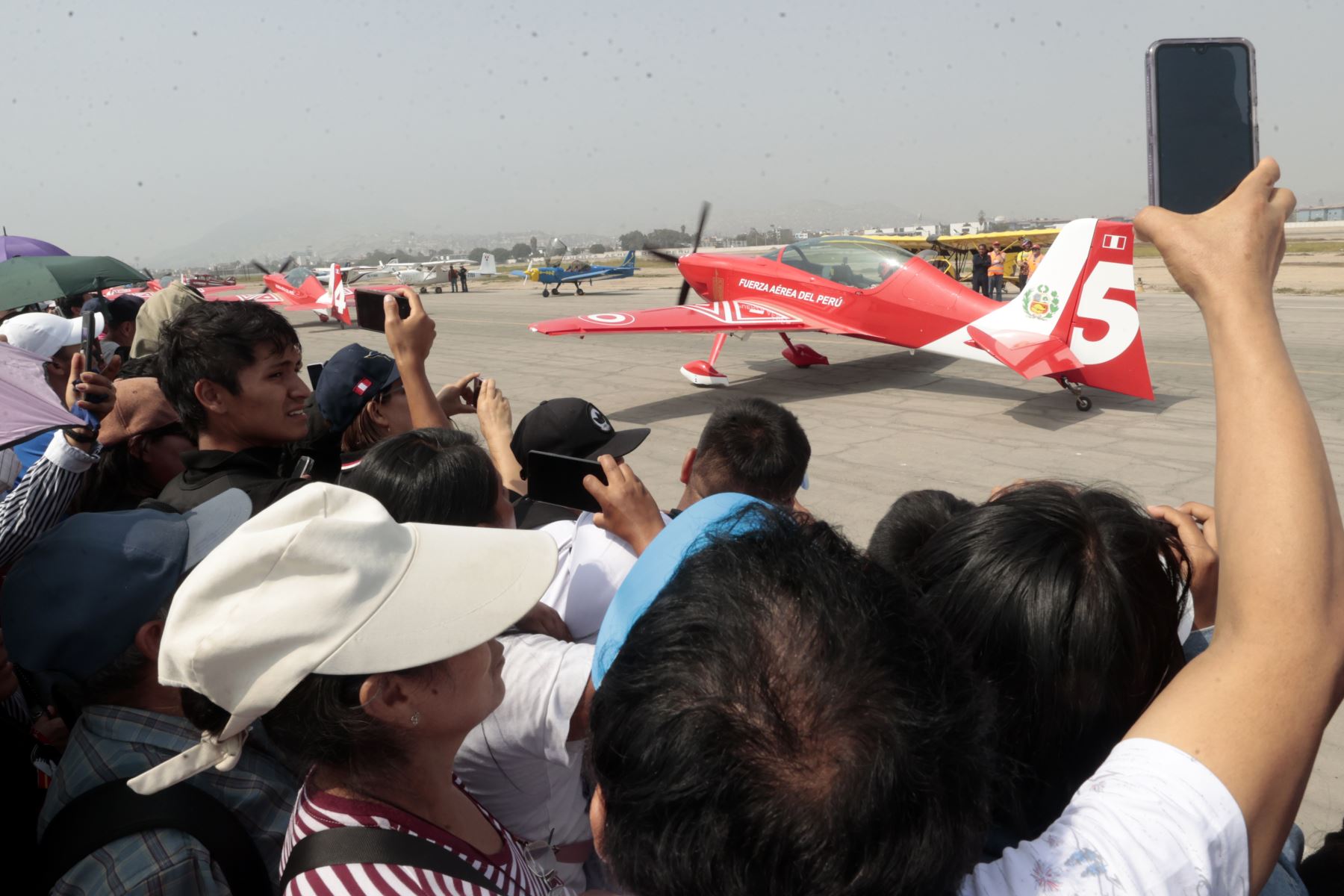 Feria y exposiciones en la Fuerza Aérea y realiza un espectacular vuelo de demostración en la Base Aérea Las Palmas, en Surco. 
Foto: ANDINA/Vidal Tarqui