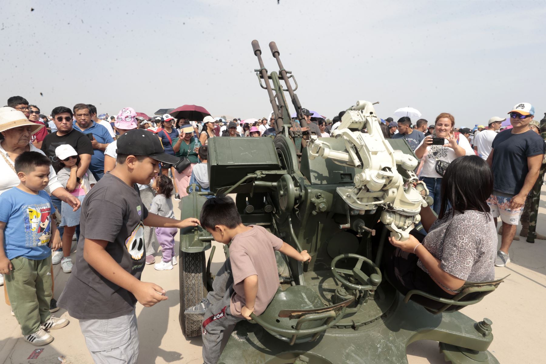 Feria y exposiciones en la Fuerza Aérea y realiza un espectacular vuelo de demostración en la Base Aérea Las Palmas, en Surco. 
Foto: ANDINA/Vidal Tarqui