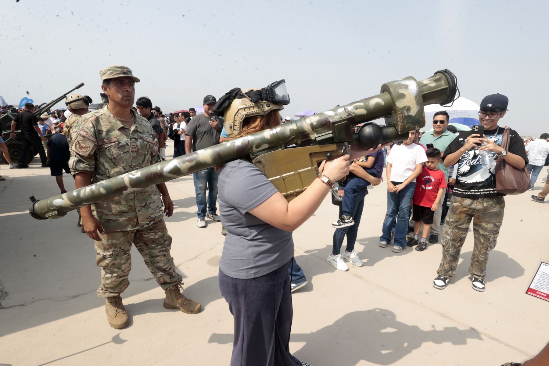Feria y exposiciones en la Fuerza Aérea y realiza un espectacular vuelo de demostración en la Base Aérea Las Palmas, en Surco. 
Foto: ANDINA/Vidal Tarqui