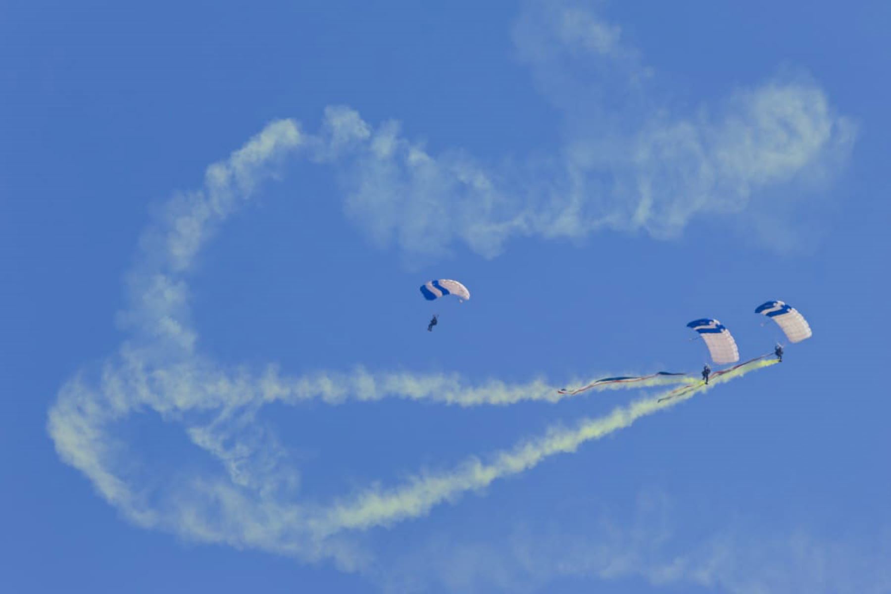 La exhibición de los F16 era uno de los mayores atractivos del XVIII Festival Aéreo BALP 2026 y su performance no decepcionó a los espectadores que llegaron masivamente a la Base Aérea de Las Palmas de Surco para presenciar el despliegue de los poderosos aviones de combate. Foto: Cortesía/Víctor Vásquez