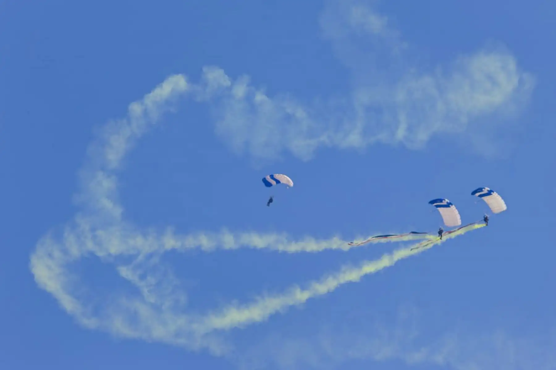 La exhibición de los F16 era uno de los mayores atractivos del XVIII Festival Aéreo BALP 2026 y su performance no decepcionó a los espectadores que llegaron masivamente a la Base Aérea de Las Palmas de Surco para presenciar el despliegue de los poderosos aviones de combate. Foto: Cortesía/Víctor Vásquez