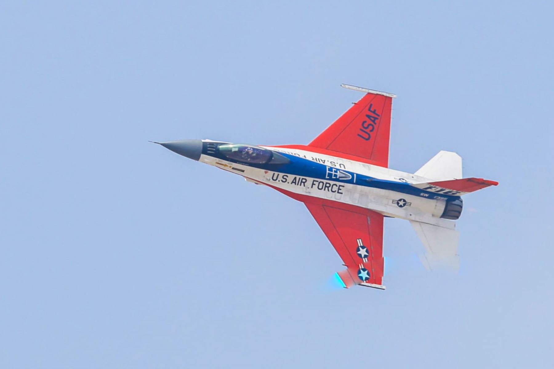 La exhibición de los F16 era uno de los mayores atractivos del XVIII Festival Aéreo BALP 2026 y su performance no decepcionó a los espectadores que llegaron masivamente a la Base Aérea de Las Palmas de Surco para presenciar el despliegue de los poderosos aviones de combate. Foto: Cortesía/Víctor Vásquez