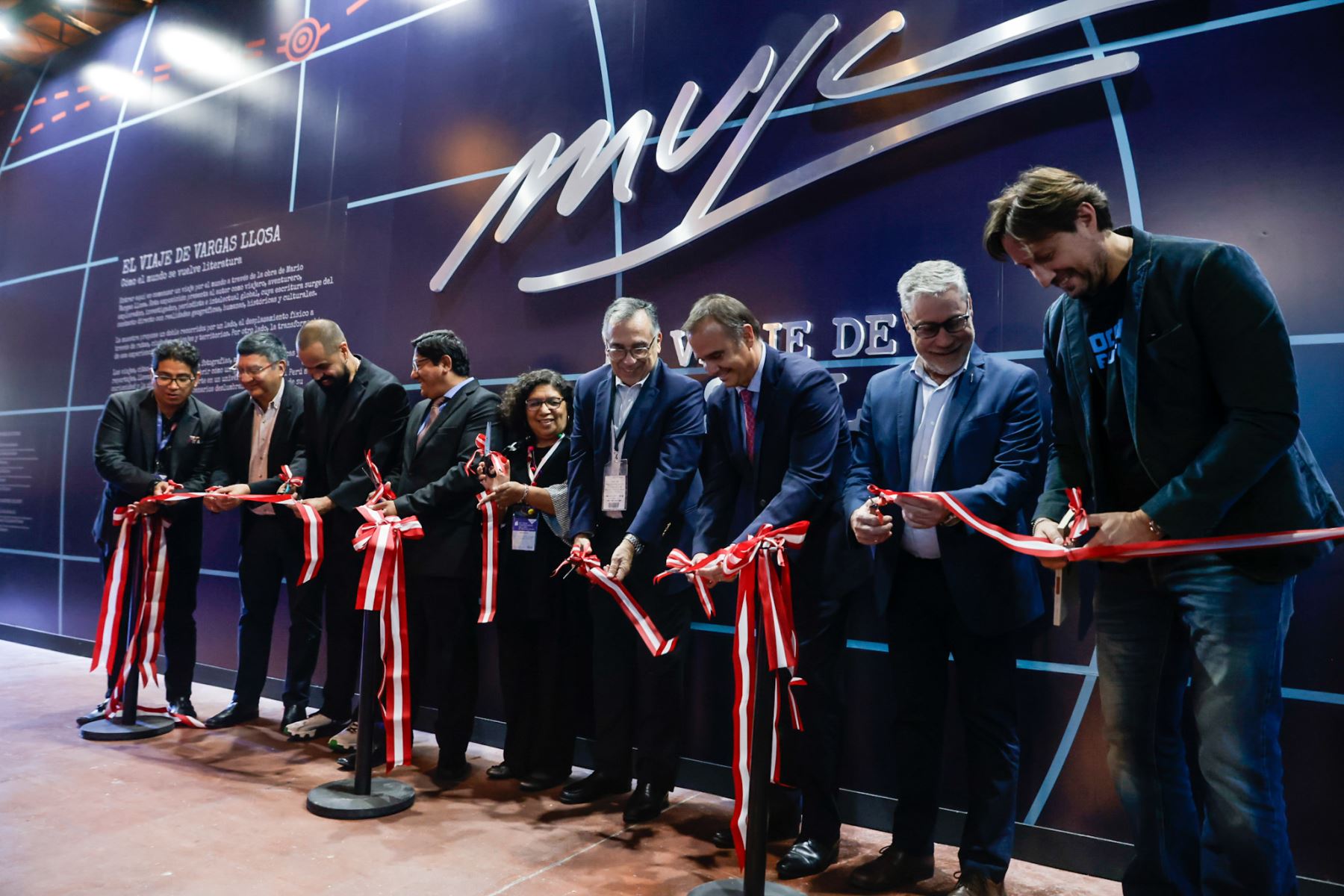 La exposición dedicada a Vargas Llosa forma parte de las actividades culturales impulsadas por la Biblioteca Nacional del Perú, que buscan proyectar el patrimonio literario en escenarios internacionales. Foto: ANDINA/Luis Iparraguirre.