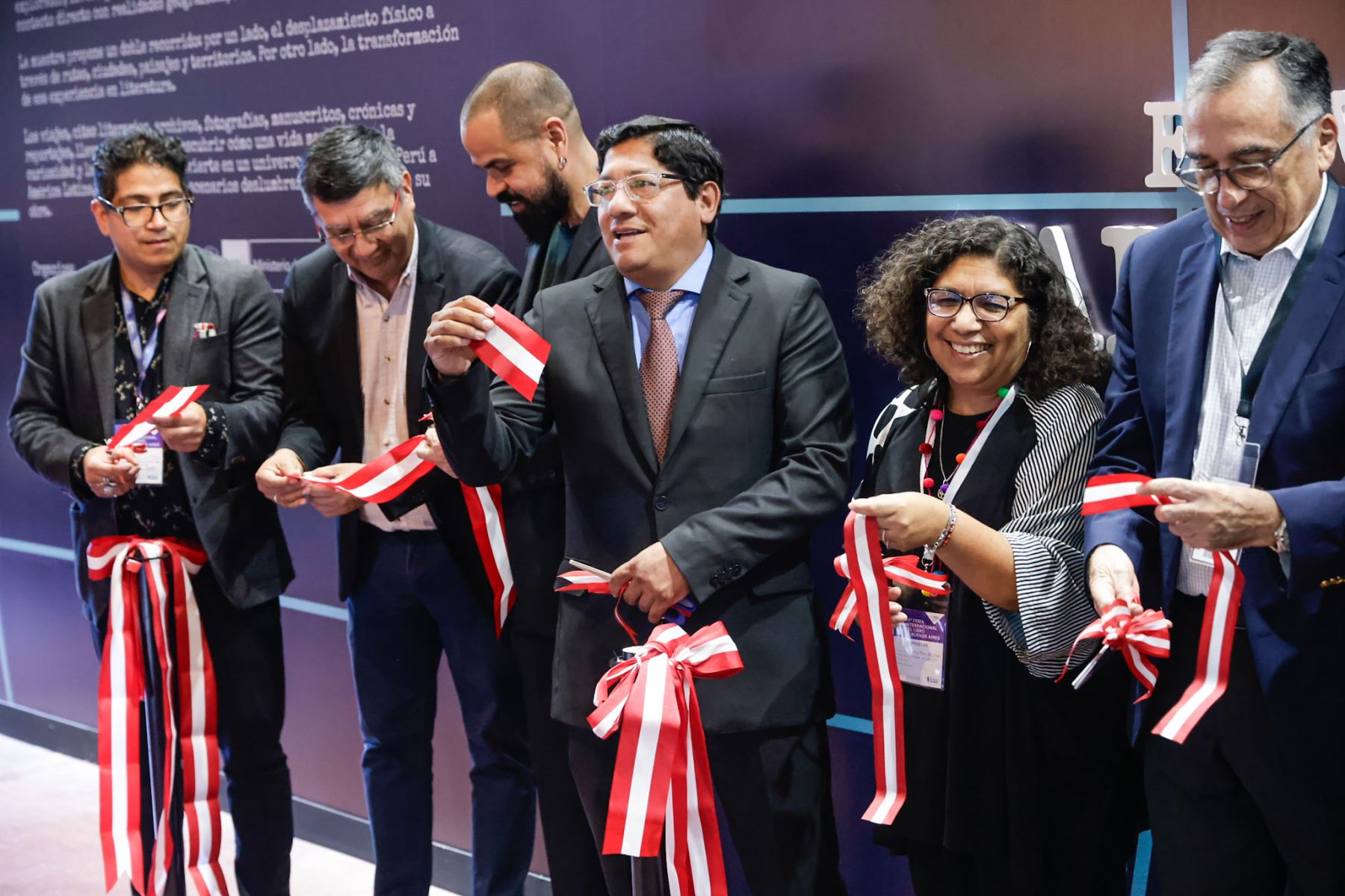 Autoridades participaron en la ceremonia de inauguración de la exposición vinculada al Nobel Mario Vargas Llosa, en la que se enmarca la propuesta del pasaporte simbólico. Foto: ANDINA/Luis Iparraguirre.