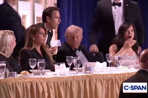 Evacuan a Donald Trump de una cena con periodistas por aparentes disparos