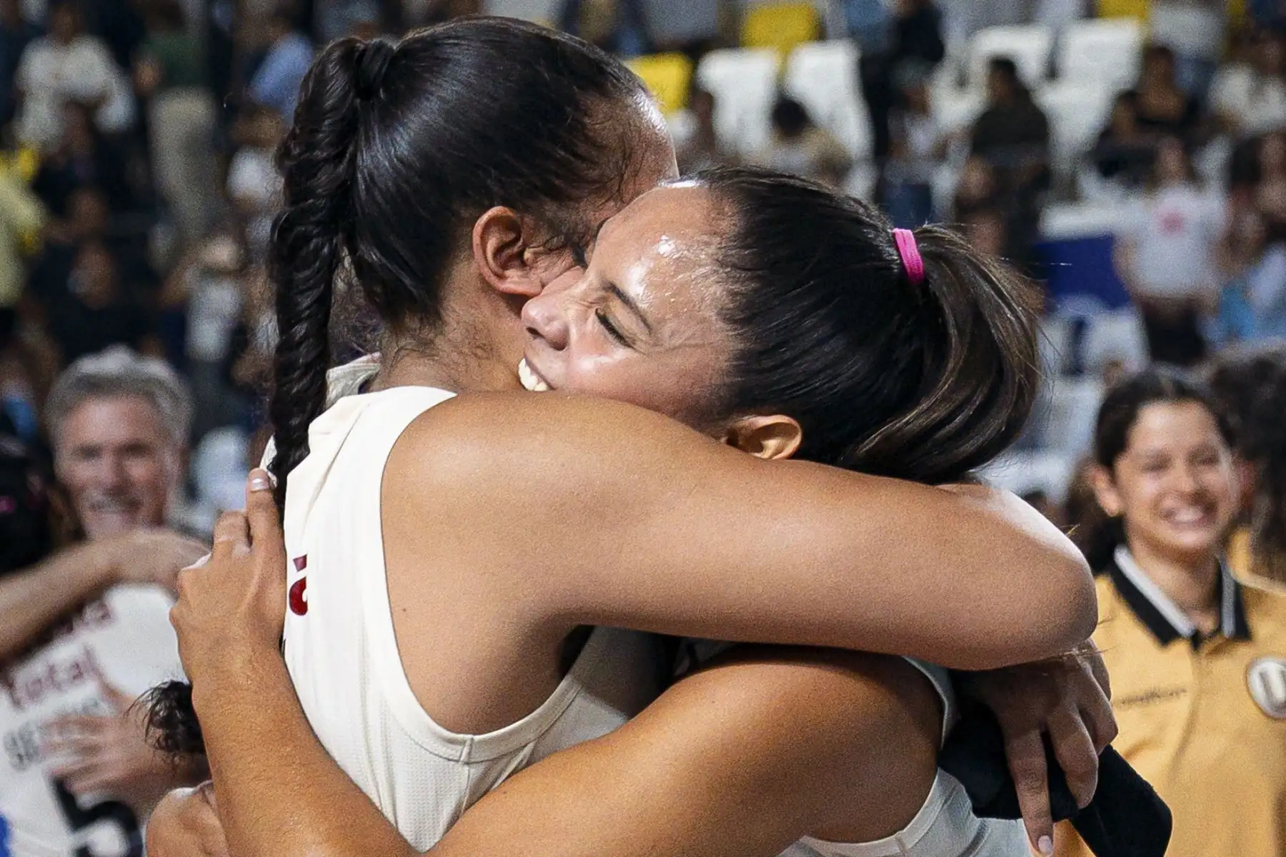 Universitario de Deportes subió al podio por primera vez en su historia tras obtener el tercer lugar de la Liga Peruana de Voley al derrotar 3-0 a Geminis. Foto: LPV