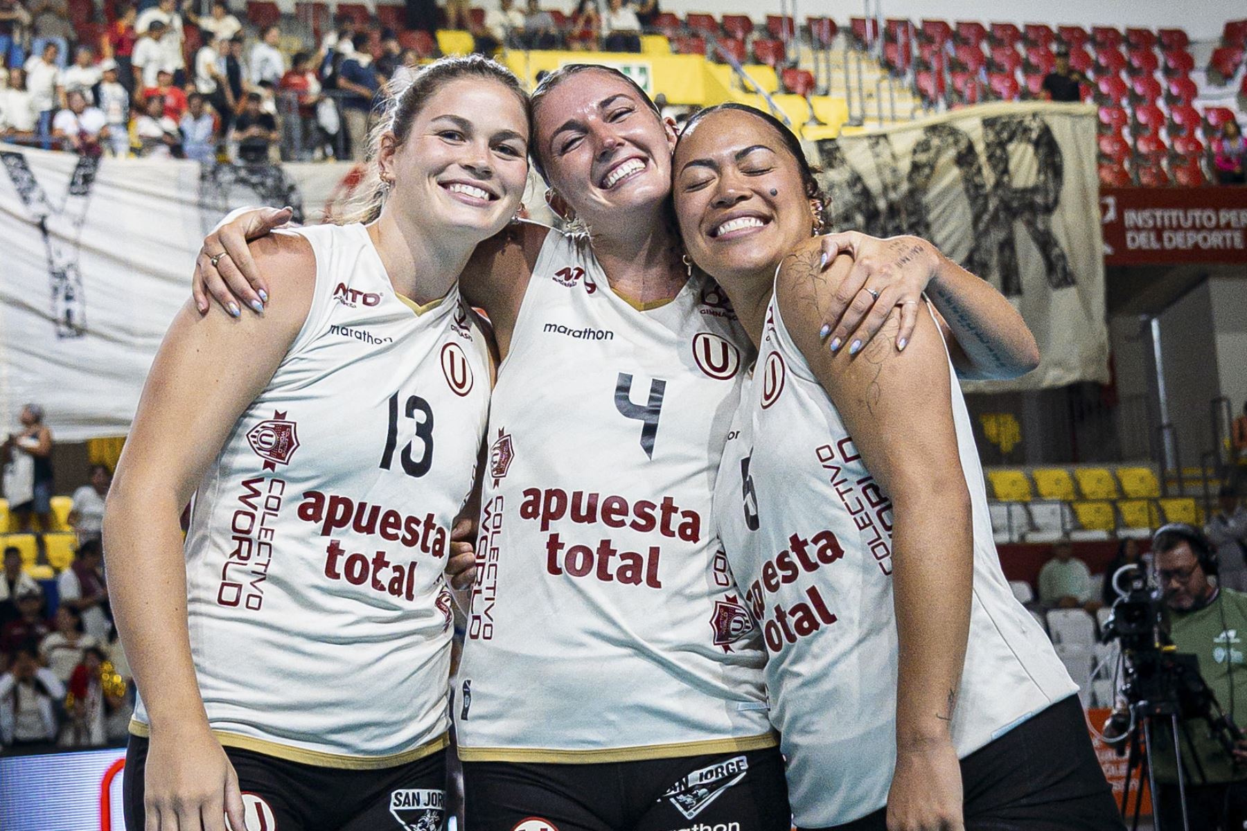 Universitario de Deportes subió al podio por primera vez en su historia tras obtener el tercer lugar de la Liga Peruana de Voley al derrotar 3-0 a Geminis. Foto: LPV