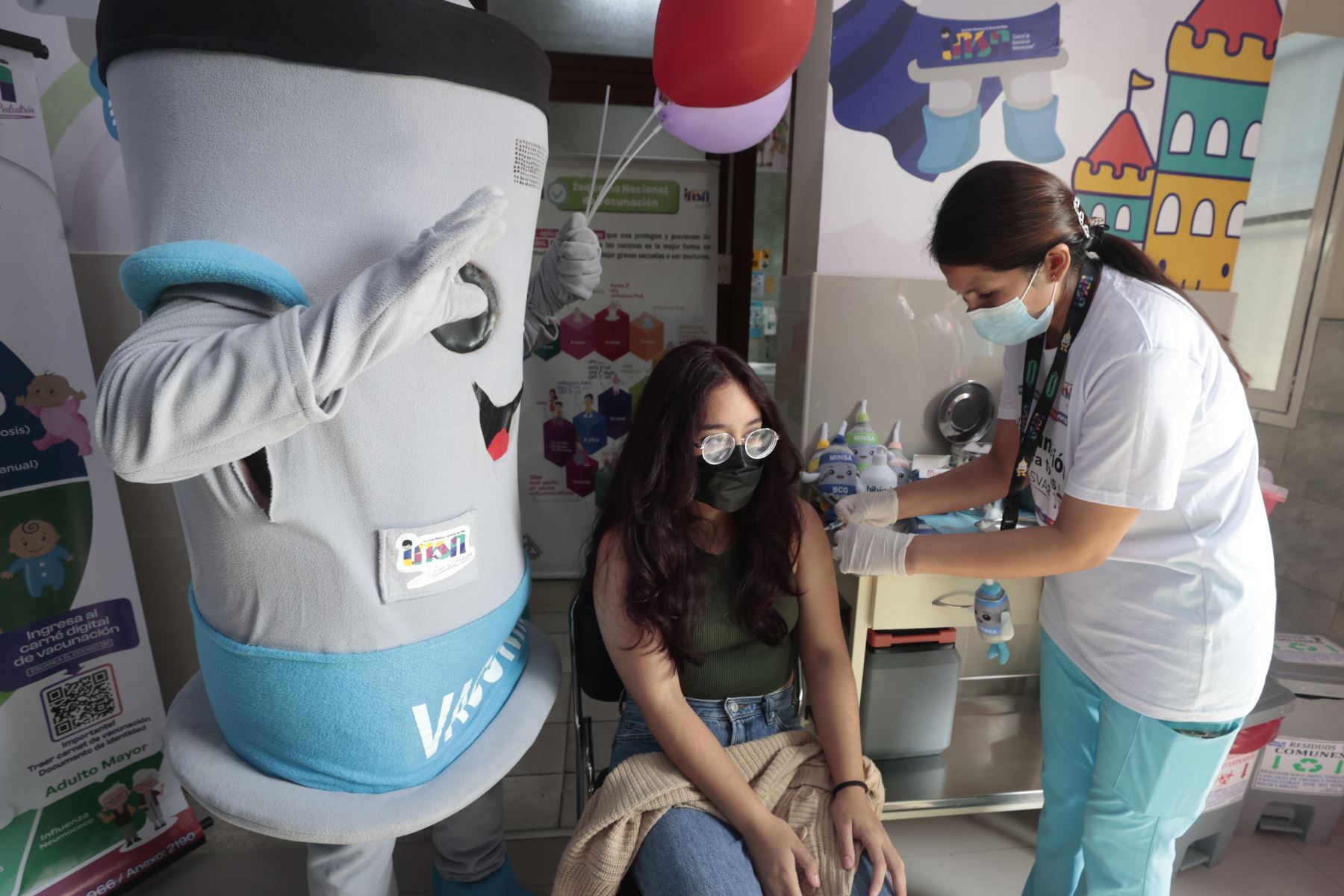 Campaña, que se desarrolla el primer día de la Semana de Vacunación y protegerse contra más de 28 enfermedades en INSN de Breña. Foto: ANDINA/Vidal Tarqui