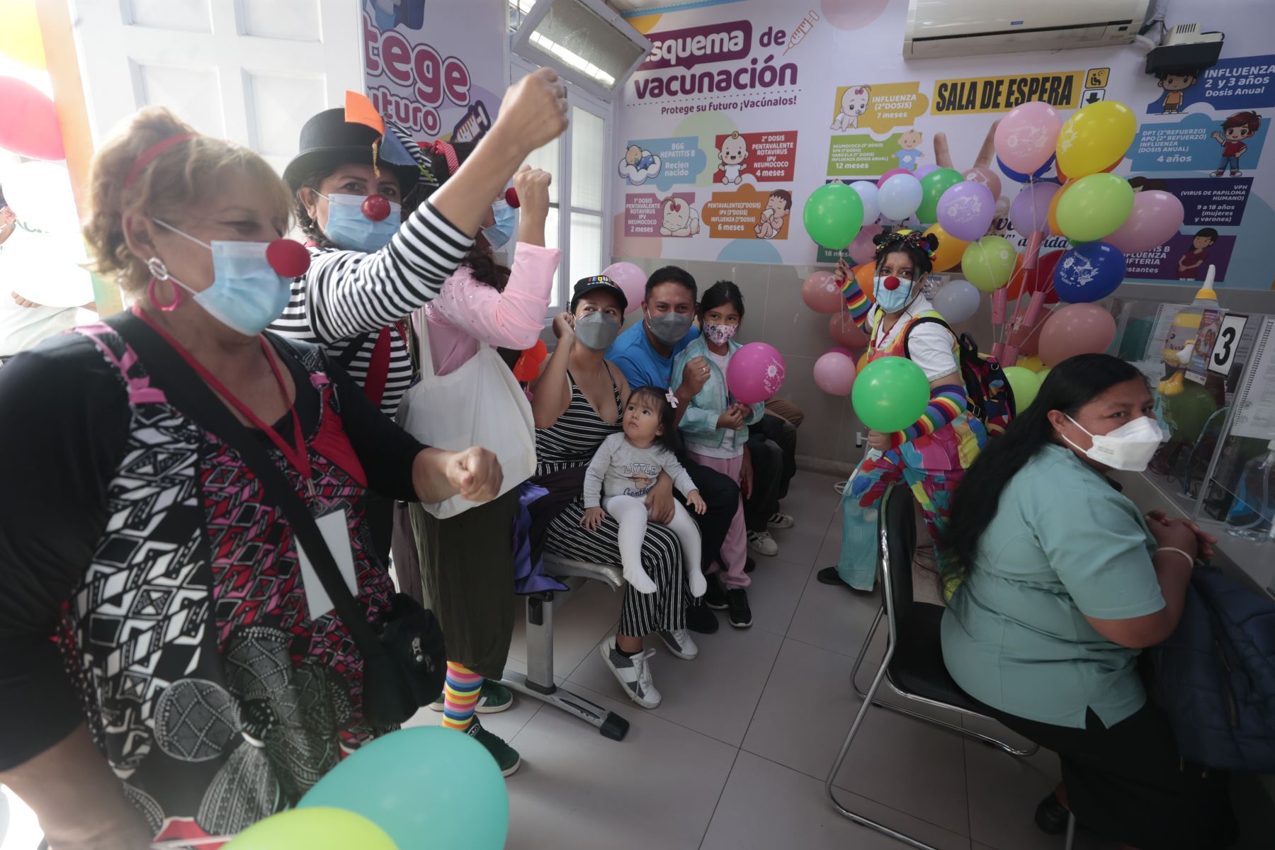 Campaña, que se desarrolla el primer día de la Semana de Vacunación y protegerse contra más de 28 enfermedades en INSN de Breña. Foto: ANDINA/Vidal Tarqui