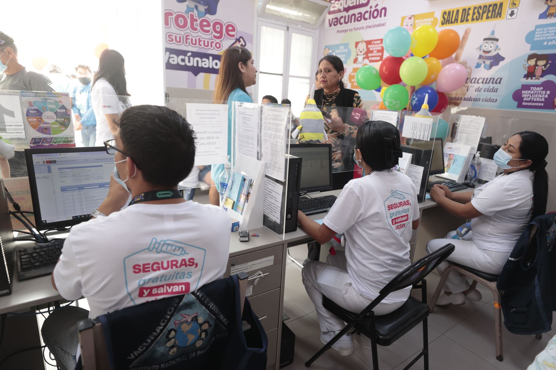 Campaña, que se desarrolla el primer día de la Semana de Vacunación y protegerse contra más de 28 enfermedades en INSN de Breña. Foto: ANDINA/Vidal Tarqui