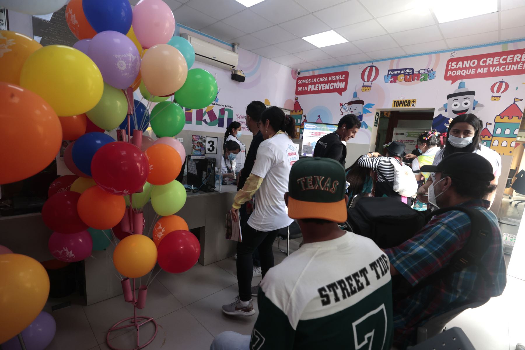 Campaña, que se desarrolla el primer día de la Semana de Vacunación y protegerse contra más de 28 enfermedades en INSN de Breña. Foto: ANDINA/Vidal Tarqui