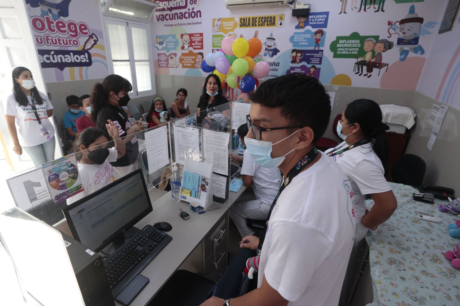Campaña, que se desarrolla el primer día de la Semana de Vacunación y protegerse contra más de 28 enfermedades en INSN de Breña. Foto: ANDINA/Vidal Tarqui