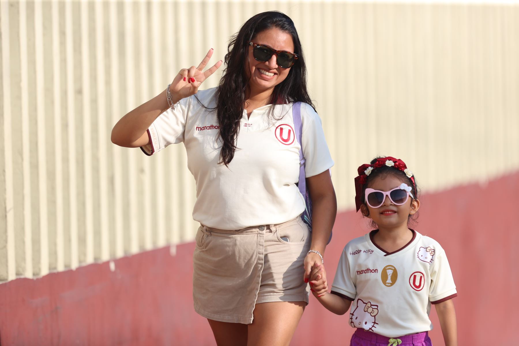 Universitario de Deportes se enfrenta a Alianza Atlético de Sullana en el Estadio Monumental y los hinchas se preparan para alentar al equipo crema. Foto: ANDINA/Jhonel Rodríguez Robles