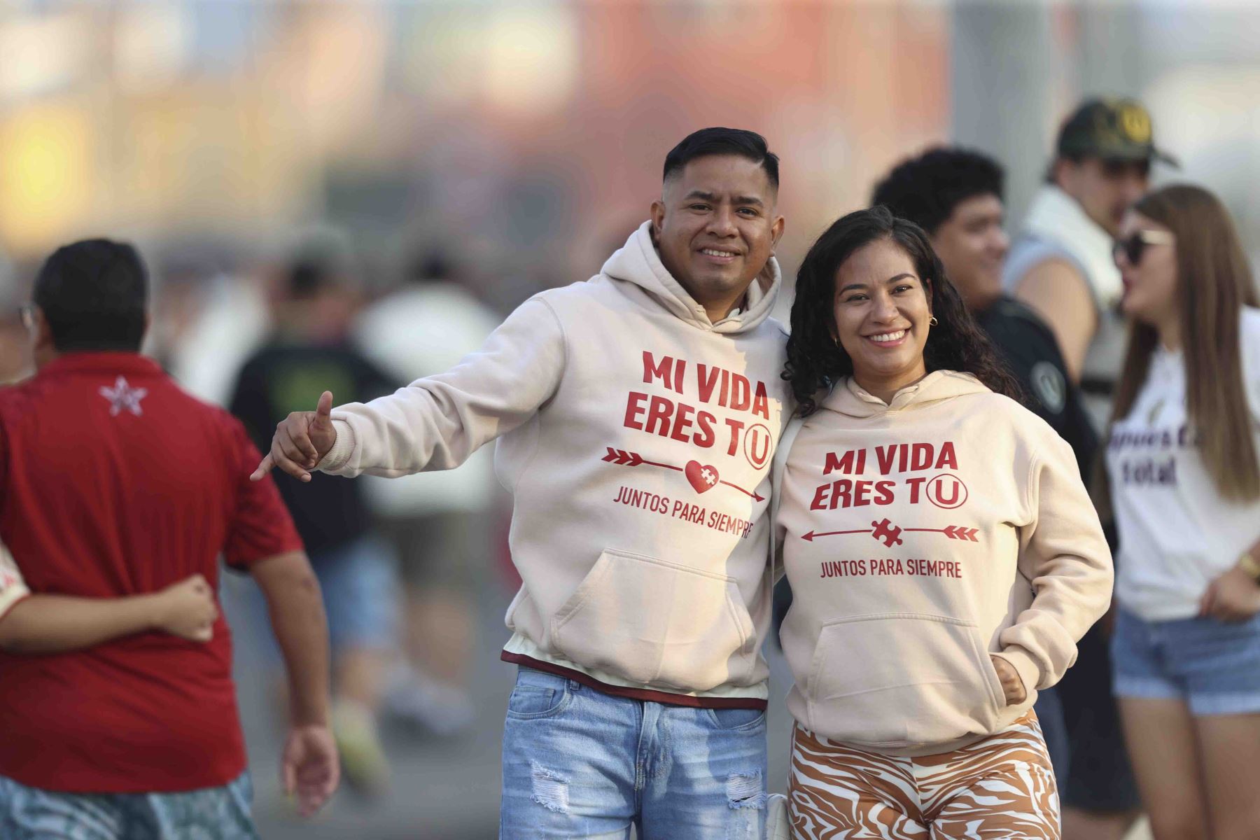 Universitario de Deportes se enfrenta a Alianza Atlético de Sullana en el Estadio Monumental y los hinchas se preparan para alentar al equipo crema. Foto: ANDINA/Jhonel Rodríguez Robles