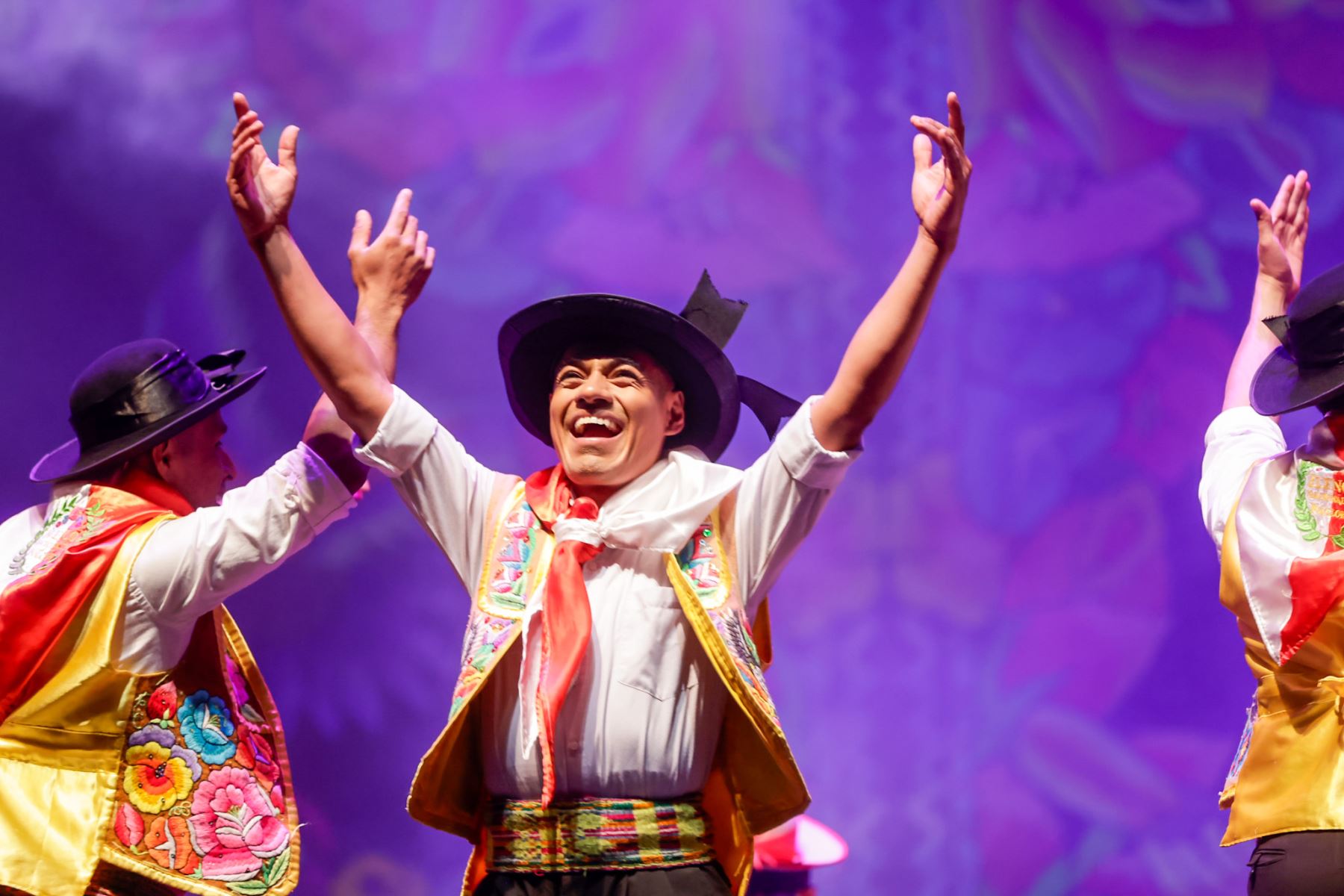 El público destacó la calidad del espectáculo y expresó su satisfacción por la presencia del Perú en la Feria Internacional del Libro de Buenos Aires, señalando el orgullo de ver representada su cultura en un evento de carácter internacional. Foto: ANDINA/Luis Iparraguirre.