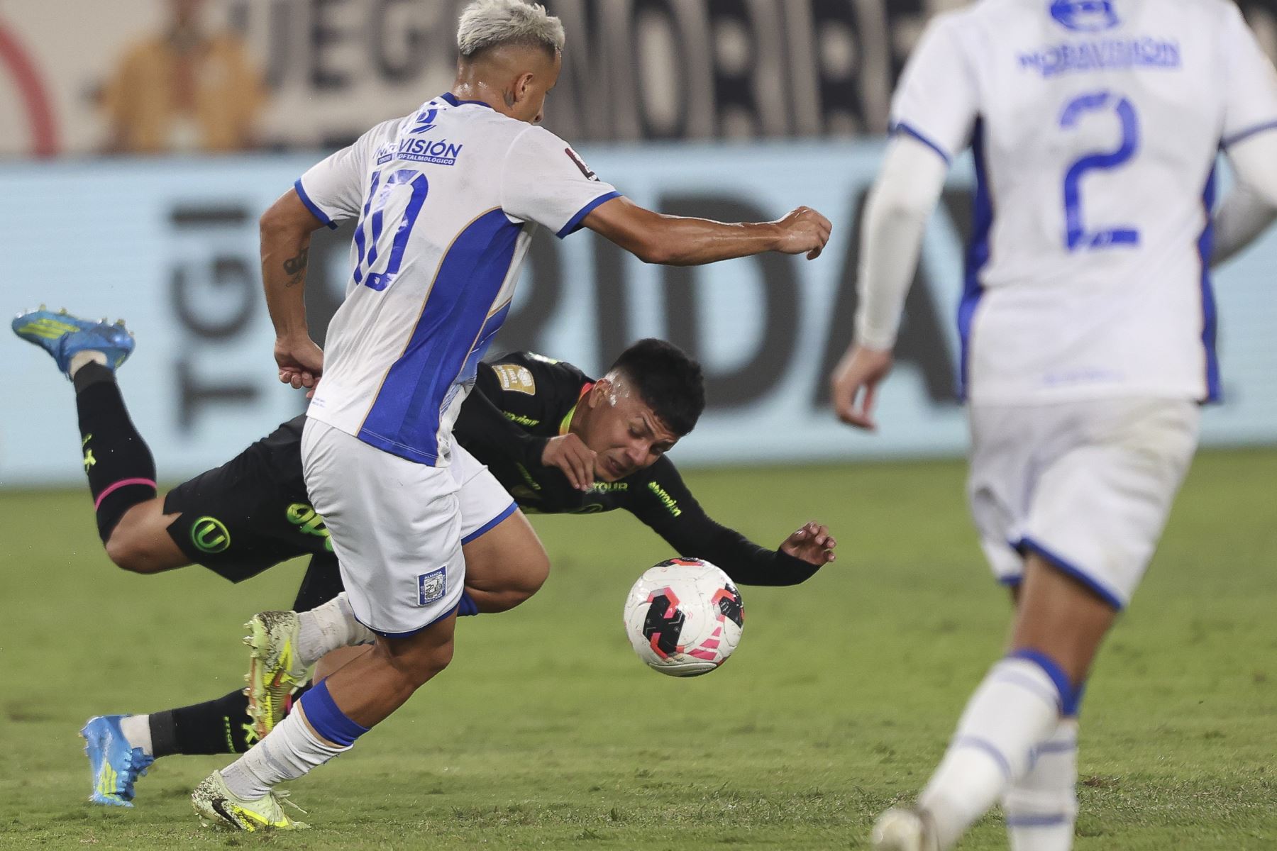 Universitario de Deportes se enfrenta a Alianza Atlético de Sullana por el Torneo Apertura de la Liga 1 en el Estadio Monumental, en un duelo clave donde los cremas buscarán hacerse fuertes en casa y sumar puntos importantes en la tabla. Por su parte, el conjunto norteño intentará dar la sorpresa y llevarse un resultado positivo en una plaza siempre complicada. Foto: ANDINA/Jhonel Rodríguez Robles