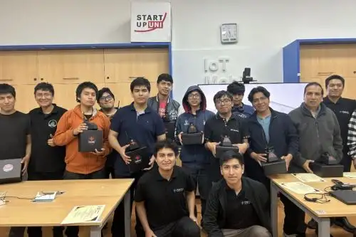 Kalman Robotics crea laboratorios remotos que permiten a estudiantes operar robots en tiempo real.