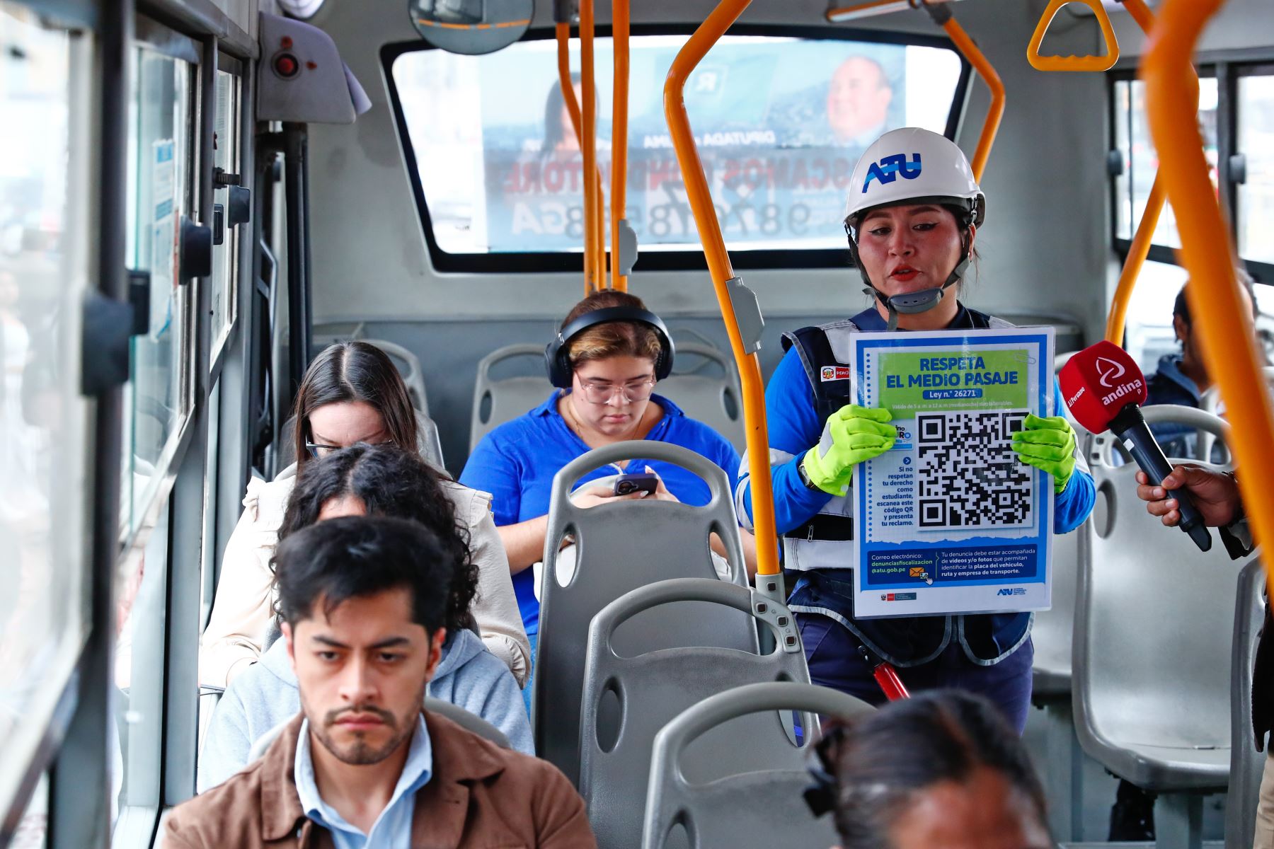 La Autoridad de Transporte Urbano para Lima y Callao ATU realizó un operativo de fiscalización para verificar el cobro del medio pasajes a estudiantes universitarios en el transporte público en el cruce de las avenidas Bolívar y Universitaria el lunes 27 de abril de 2026. Foto: ANDINA/Daniel Bracamonte