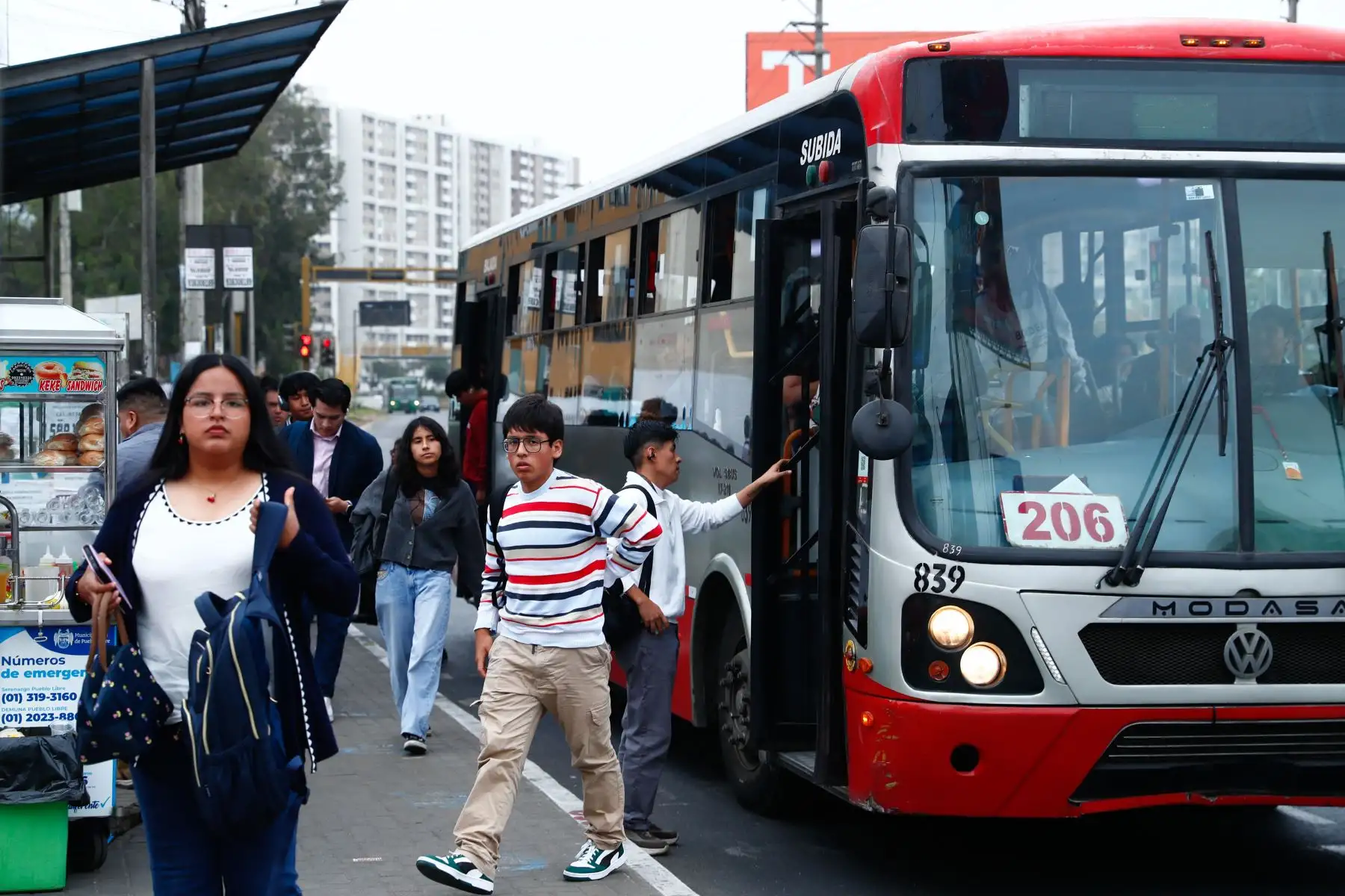 Aprueban lineamientos operativos para entrega de subsidios temporales a transportistas