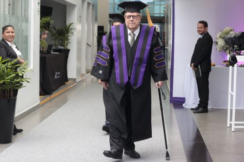 Reconocen a Julio Velarde como Doctor Honoris Causa por su trayectoria al servicio del país