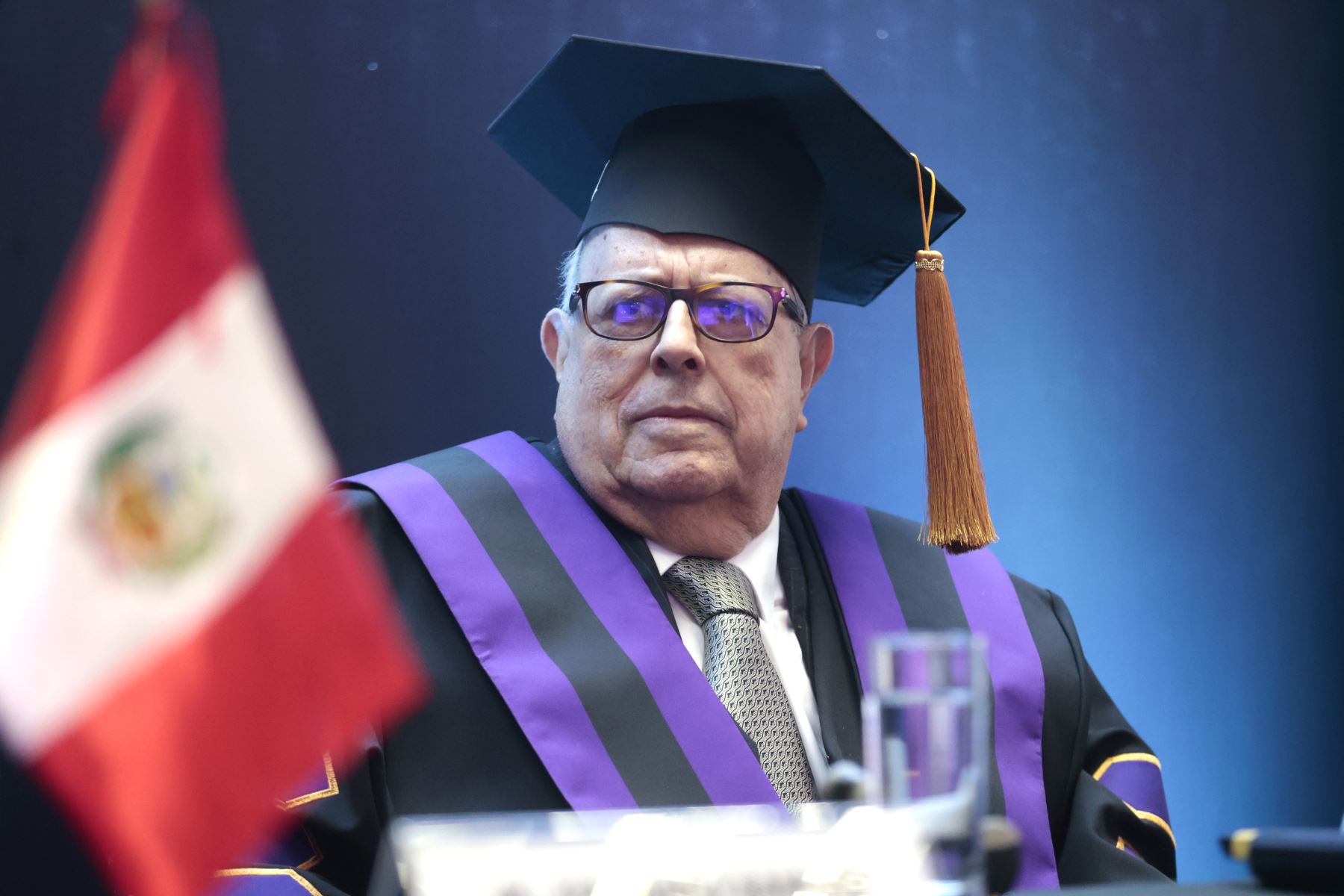 Julio Emilio Velarde Flores, titular del Banco Central de Reserva del Perú, es distinguido como Doctor Honoris Causa por su contribución a la estabilidad económica nacional. Foto: ANDINA/ Vidal Tarqui