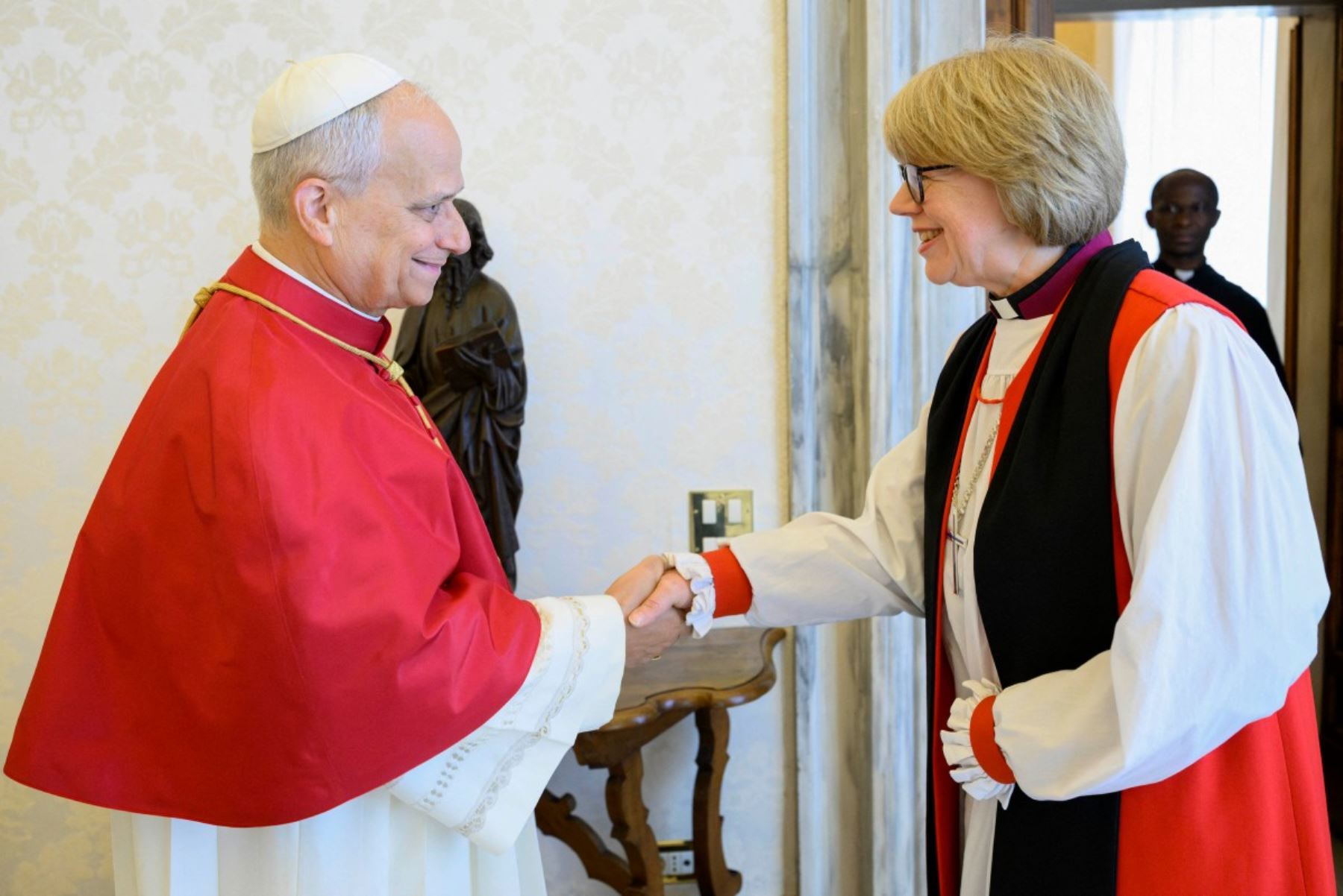 La reunión, celebrada en el Palacio Apostólico, constituye el primer encuentro formal entre ambos líderes religiosos. Foto: AFP