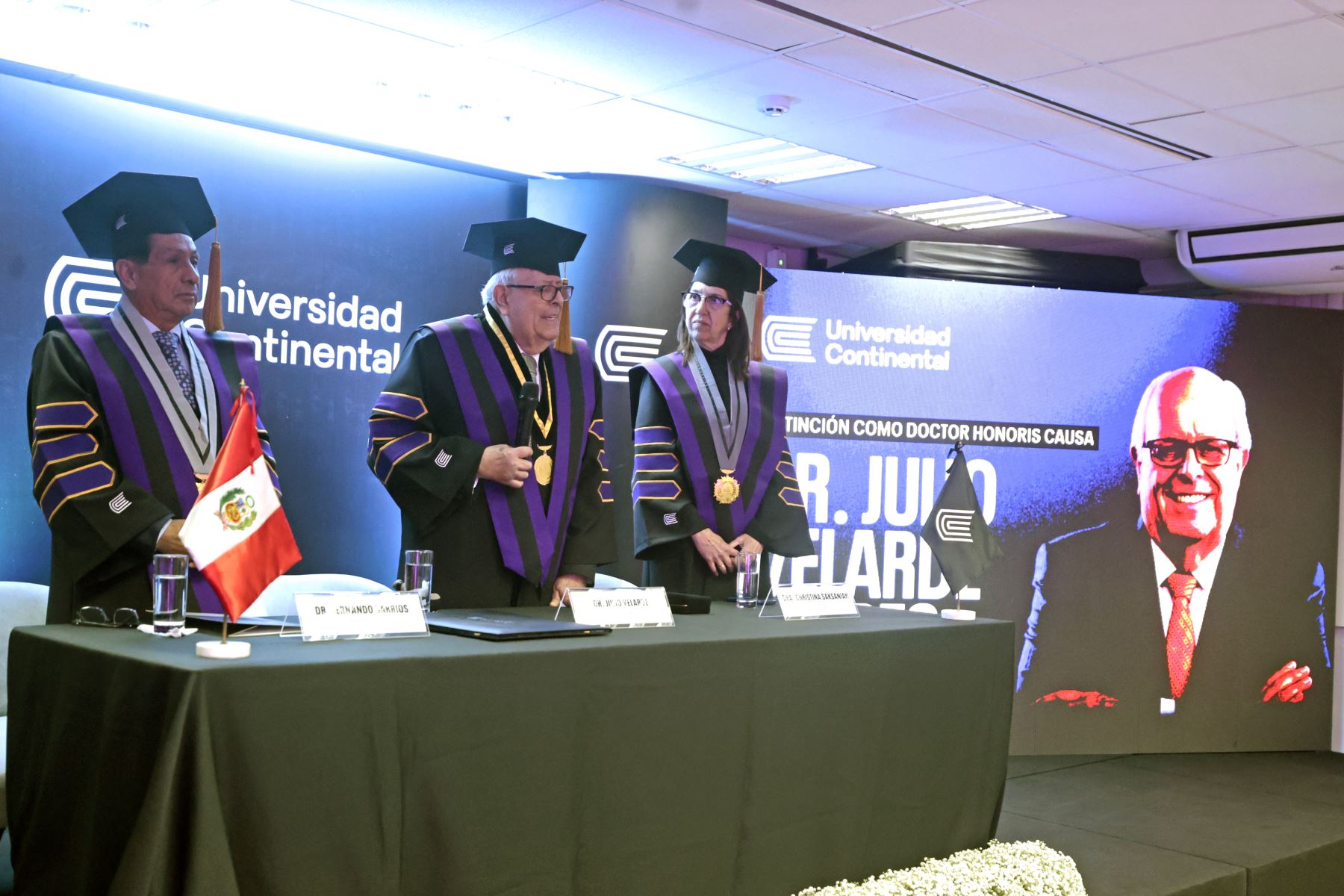 Acto de investidura de Julio Emilio Velarde Flores como Doctor Honoris Causa, en mérito a su labor al frente del Banco Central de Reserva del Perú y su impacto en el desarrollo del país. Foto: ANDINA/ Vidal Tarqui