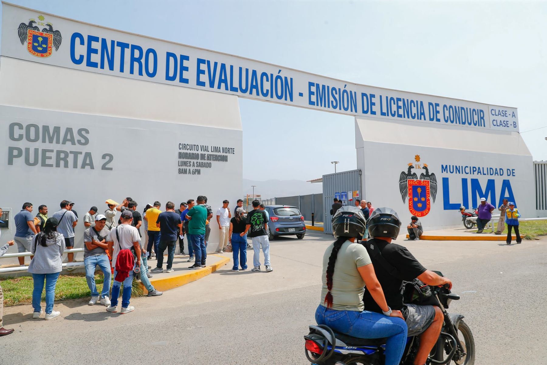 Los trámites de emisión de licencia de conducir se realizan de manera presencial en el único centro autorizado por la Municipalidad de Lima en el distrito de Comas, donde opera el Concesionario Circuito Vial Lima Norte. Ahí se toman los exámenes de conocimiento teórico y de habilidades de conducción, además de la emisión del documento final. Foto: ANDINA/Daniel Bracamonte
