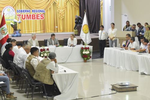 Premier Luis Arroyo lidera reunión con autoridades de Tumbes para destrabar proyectos y dinamizar la frontera norte
