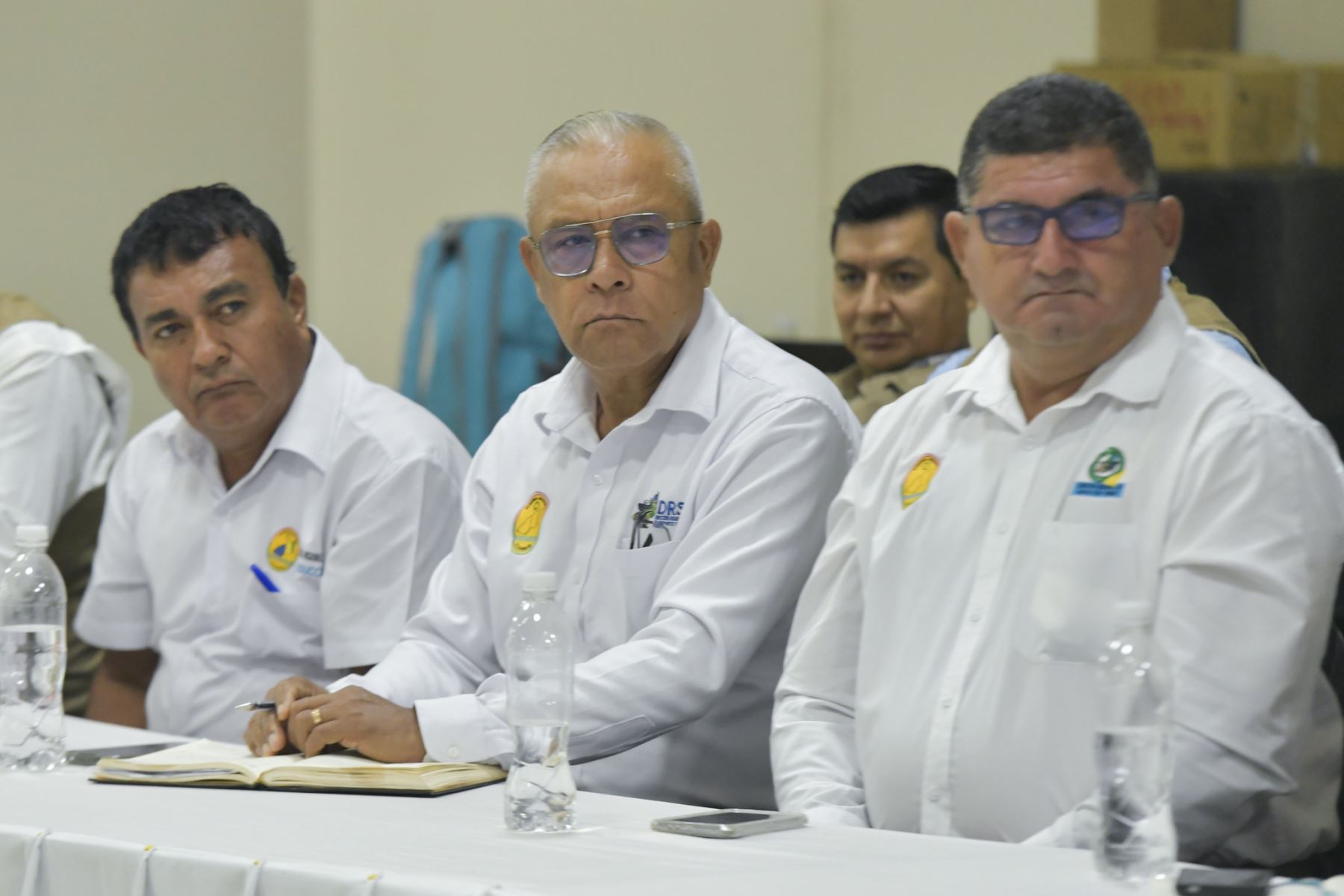 El presidente del Consejo de Ministros, Luis Enrique Arroyo Sánchez, junto al canciller Carlos Pareja Ríos, sostuvo reunión de trabajo con la Gobernadora (e) de Tumbes y autoridades locales, para destrabar proyectos estratégicos y coordinar acciones de desarrollo e integración fronteriza, impulsando la dinámica económica en la frontera norte y beneficiando a ciudadanos de la región. Foto: PCM