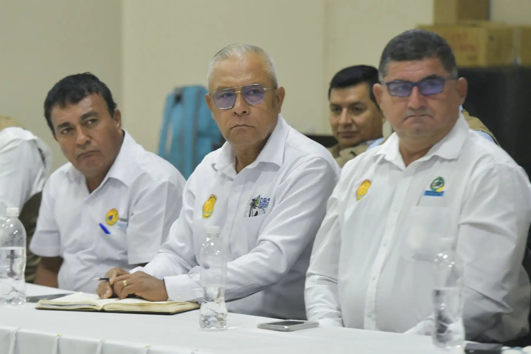 El presidente del Consejo de Ministros, Luis Enrique Arroyo Sánchez, junto al canciller Carlos Pareja Ríos, sostuvo reunión de trabajo con la Gobernadora (e) de Tumbes y autoridades locales, para destrabar proyectos estratégicos y coordinar acciones de desarrollo e integración fronteriza, impulsando la dinámica económica en la frontera norte y beneficiando a ciudadanos de la región. Foto: PCM