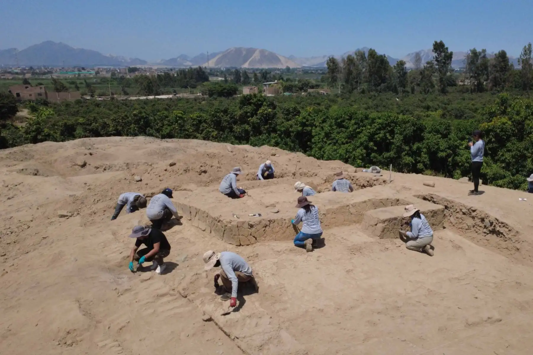 Los recintos excavados en Virú presentan altares, plataformas y fogones que evidencian rituales sagrados en antiguas sociedades andinas. Foto: Feren Castillo