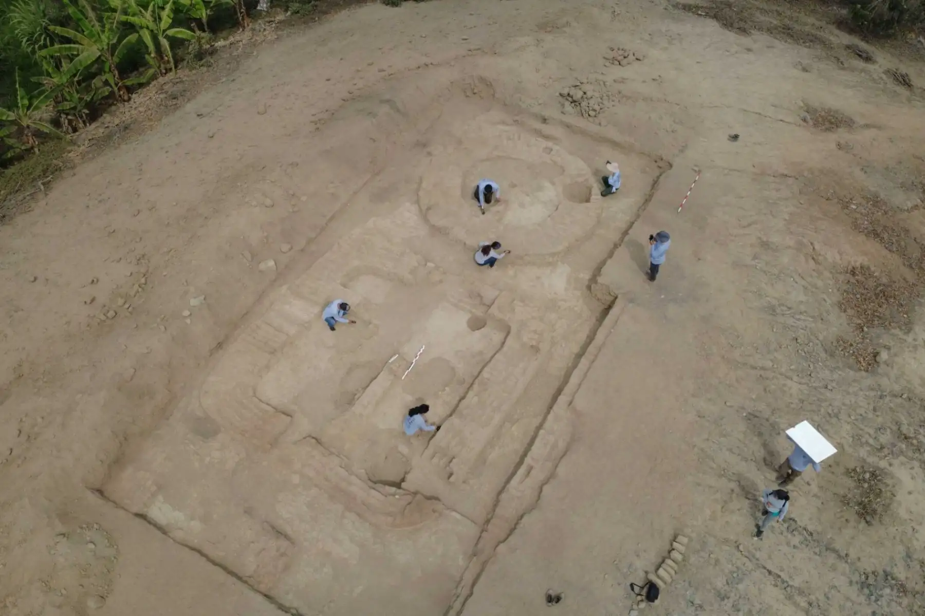 Arqueólogos del Proyecto Valle de Virú descubrieron dos templos de culto al fuego de 4,500 años de antigüedad en La Libertad, correspondientes al periodo Arcaico Tardío. Foto: Feren Castillo