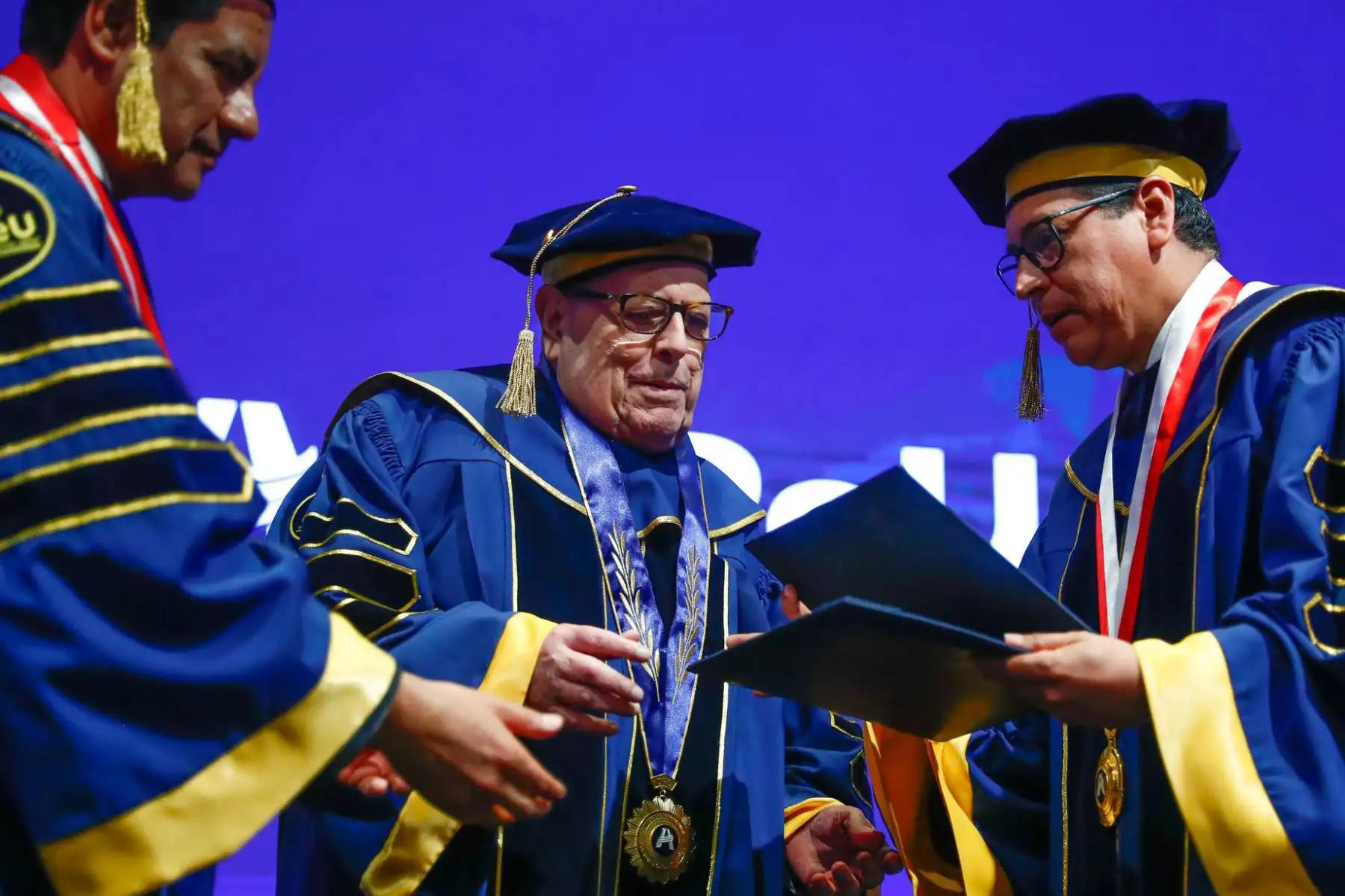 La Universidad Peruana Unión otorgó el grado de Doctor Honoris Causa a Julio Velarde, presidente del Banco Central de Reserva del Perú, durante una ceremonia realizada el 28 de abril de 2026 en el hotel JW Marriott de Miraflores. Foto: ANDINA/Daniel Bracamonte.