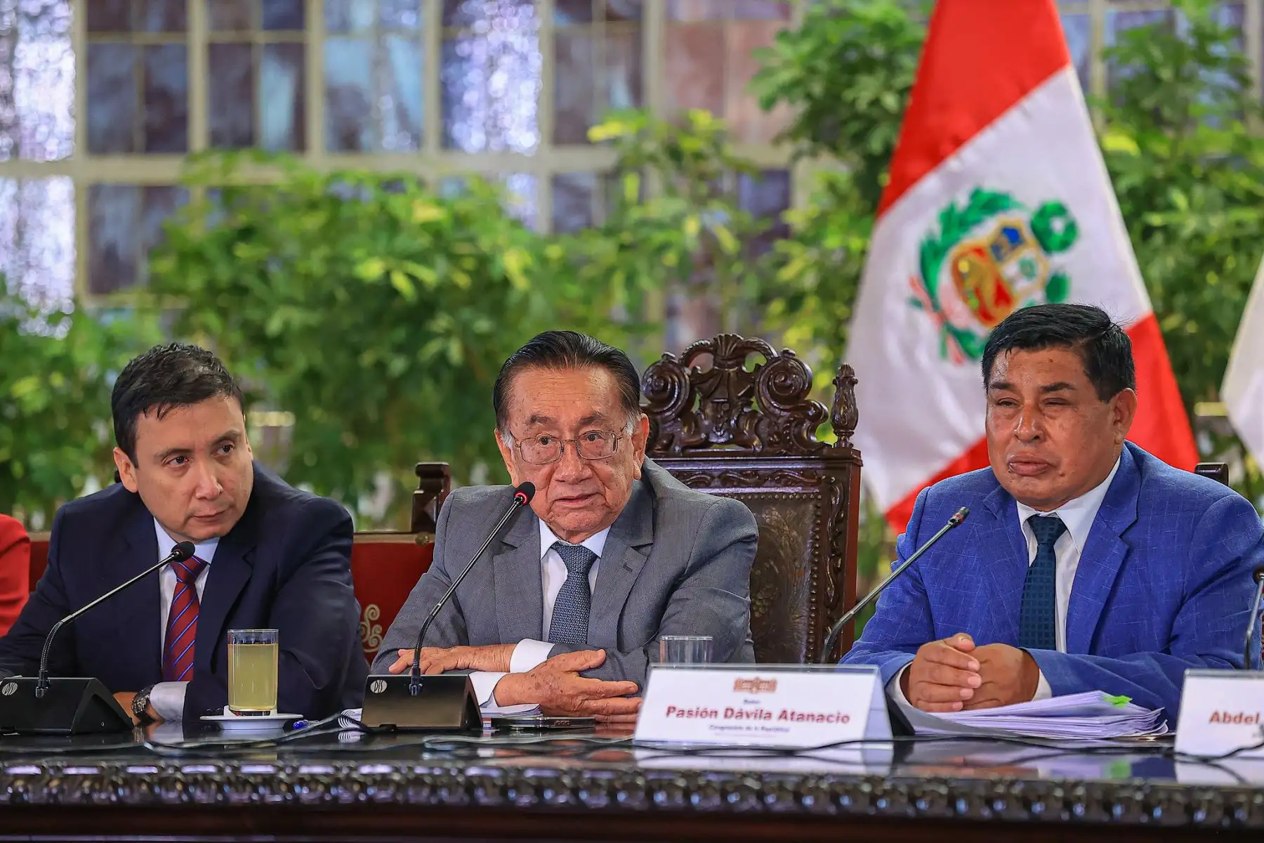 El presidente de la república, José María Balcázar, se reunió con dirigentes, autoridades locales y representantes de la sociedad civil de Pasco y Huánuco, así como del distrito de San Juan de Lurigancho, para escuchar sus demandas y coordinar soluciones. Foto: Presidencia