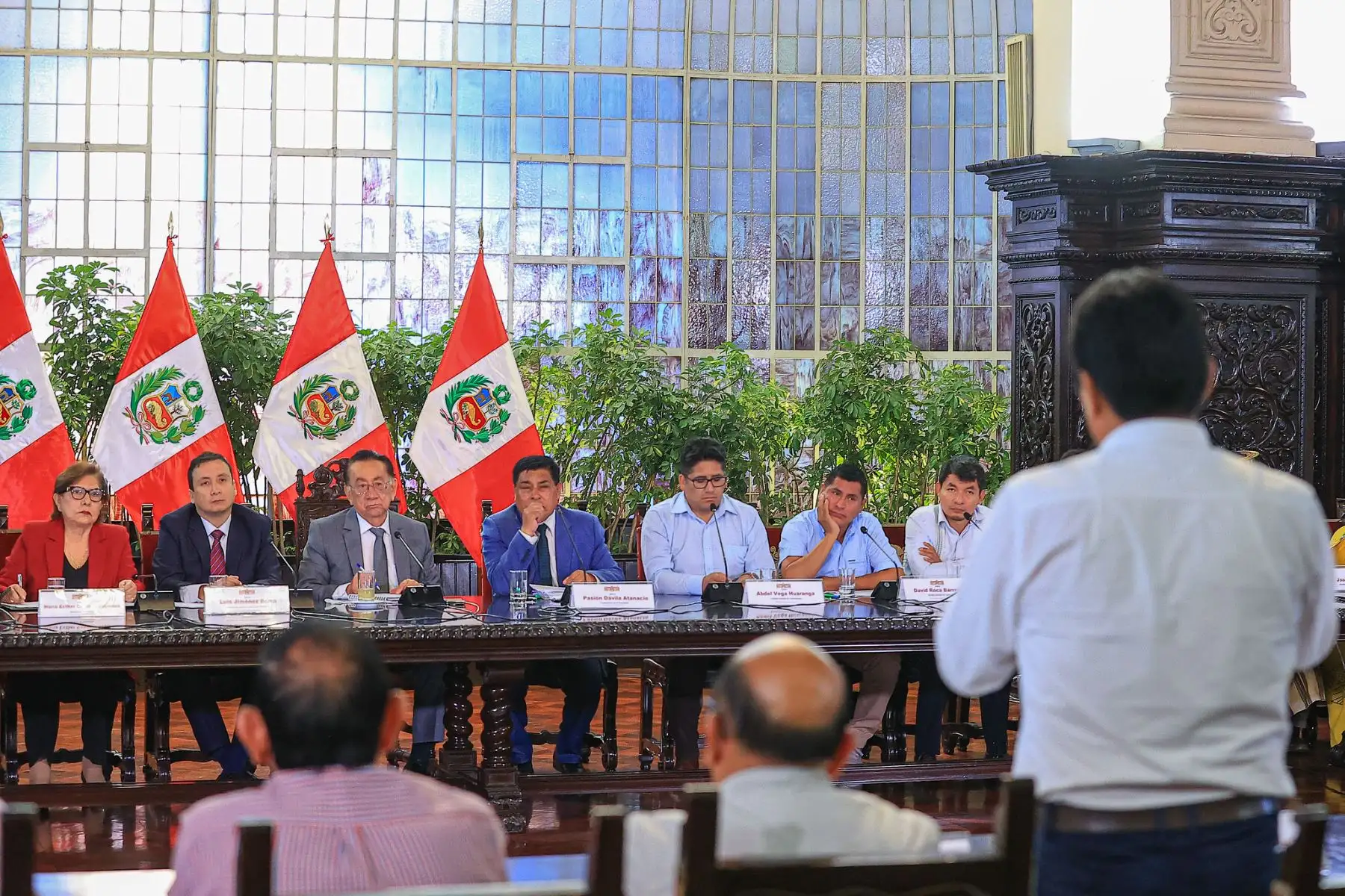 El presidente de la república, José María Balcázar, se reunió con dirigentes, autoridades locales y representantes de la sociedad civil de Pasco y Huánuco, así como del distrito de San Juan de Lurigancho, para escuchar sus demandas y coordinar soluciones. Foto: Presidencia