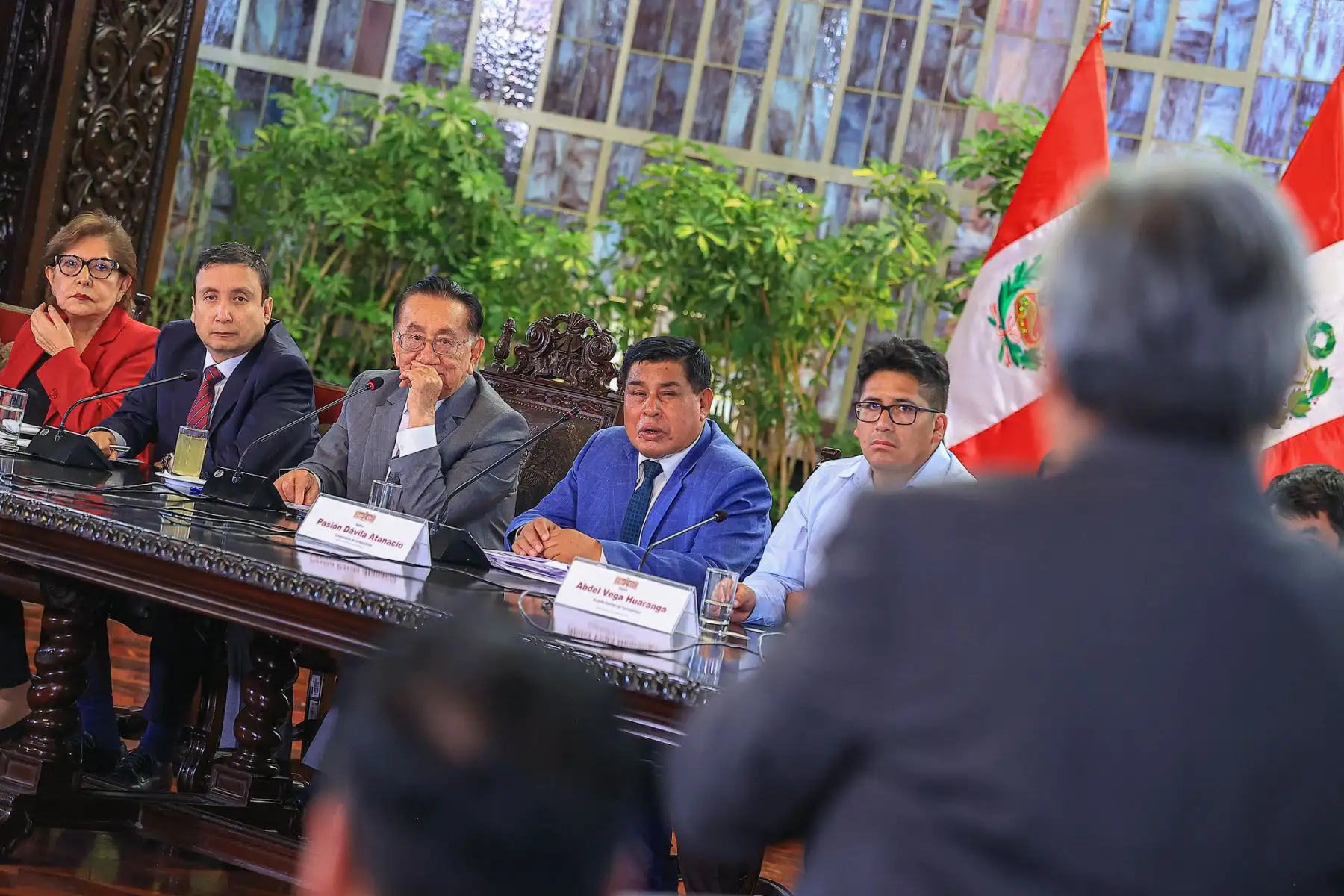 El presidente de la república, José María Balcázar, se reunió con dirigentes, autoridades locales y representantes de la sociedad civil de Pasco y Huánuco, así como del distrito de San Juan de Lurigancho, para escuchar sus demandas y coordinar soluciones. Foto: Presidencia