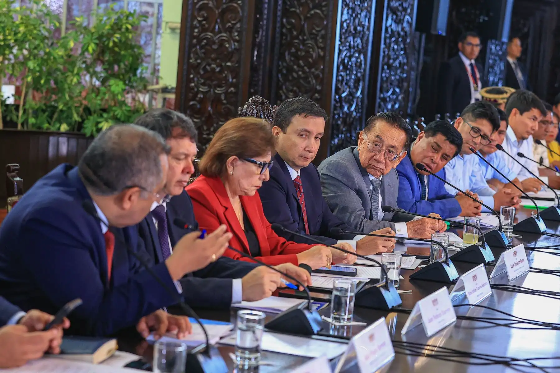 El presidente de la república, José María Balcázar, se reunió con dirigentes, autoridades locales y representantes de la sociedad civil de Pasco y Huánuco, así como del distrito de San Juan de Lurigancho, para escuchar sus demandas y coordinar soluciones. Foto: Presidencia