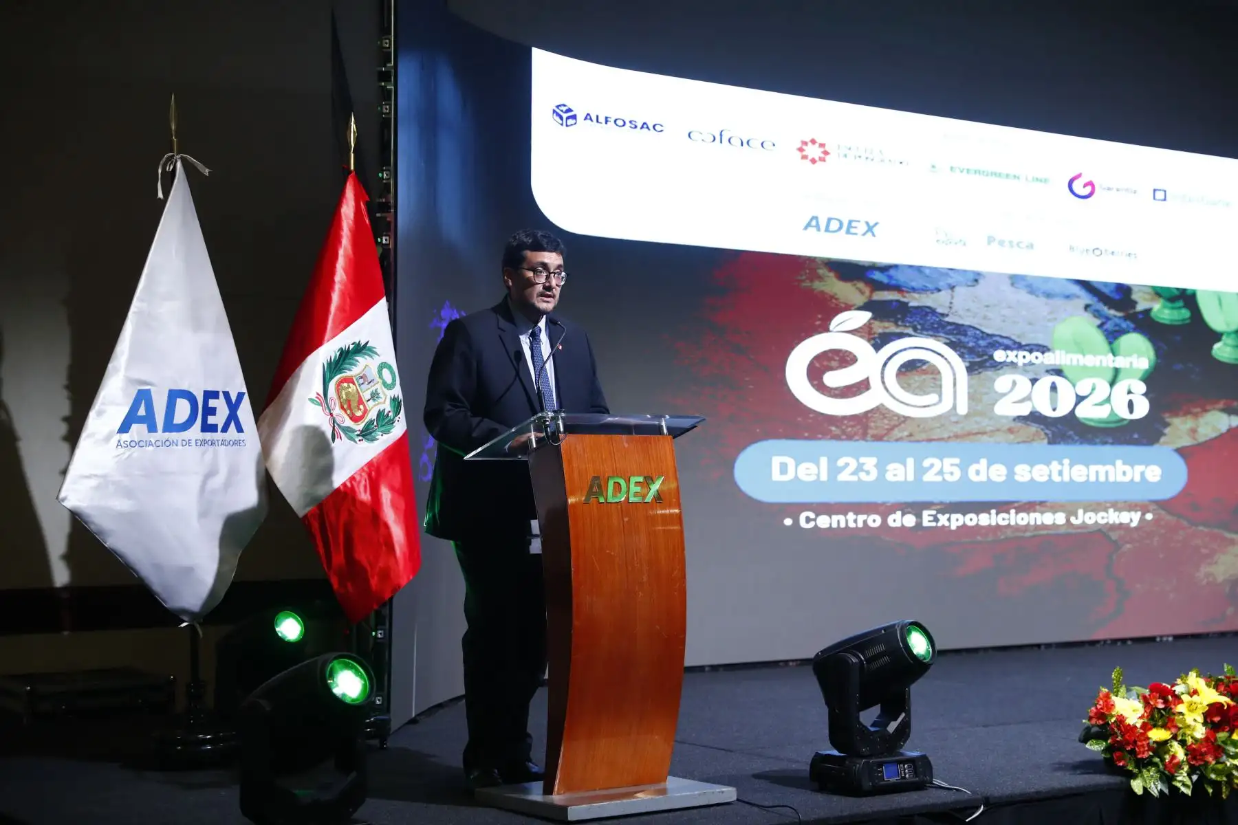 El ministro de Comercio Exterior y Turismo, José Reyes, y el presidente de ADEX, César Tello, participaron en la ceremonia de lanzamiento de la feria Expoalimentaria 2026, que se realizará del 23 al 25 de setiembre en el Centro de Exposiciones Jockey. Foto: ANDINA/Daniel Bracamonte