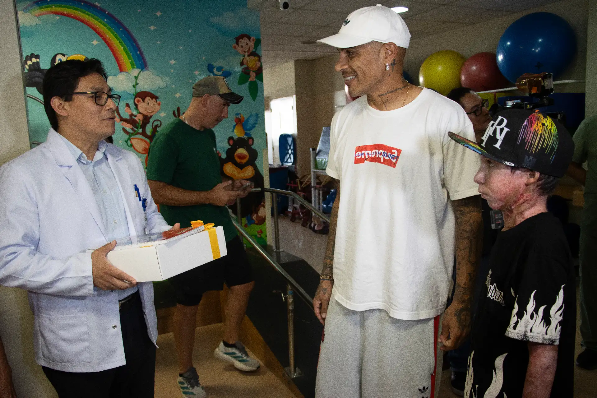 Gracias al trabajo de un equipo multidisciplinario, el menor mostró una evolución favorable. Actualmente, continúa con terapias de Medicina Física y Rehabilitación, y se encuentra próximo a recibir el alta médica para retornar a su hogar en Iquitos. Foto: ANDINA/Rodrigo Segovia