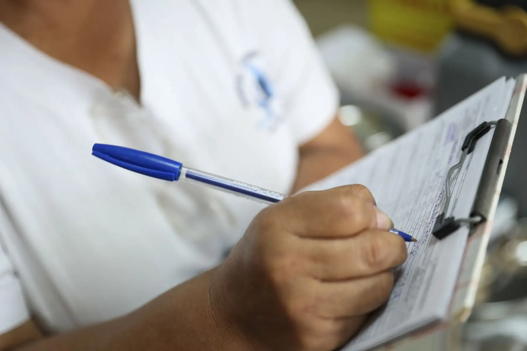 En el marco de la Semana de Vacunación en las Américas, el Ministerio de Salud refuerza la importancia de vacunar a las gestantes para proteger su salud y la de sus bebés, previniendo enfermedades como influenza, tos ferina, tétanos y hepatitis B. Estas vacunas, seguras y gratuitas, se aplican en distintos momentos del embarazo y permiten transferir defensas al recién nacido, reduciendo riesgos de complicaciones graves durante los primeros meses de vida. Foto: ANDINA/Ricardo Cuba