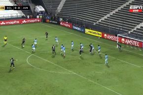 Cristal choca con Junior de Barranquilla en el estadio Alejandro Villanueva. Foto: Captura de TV.