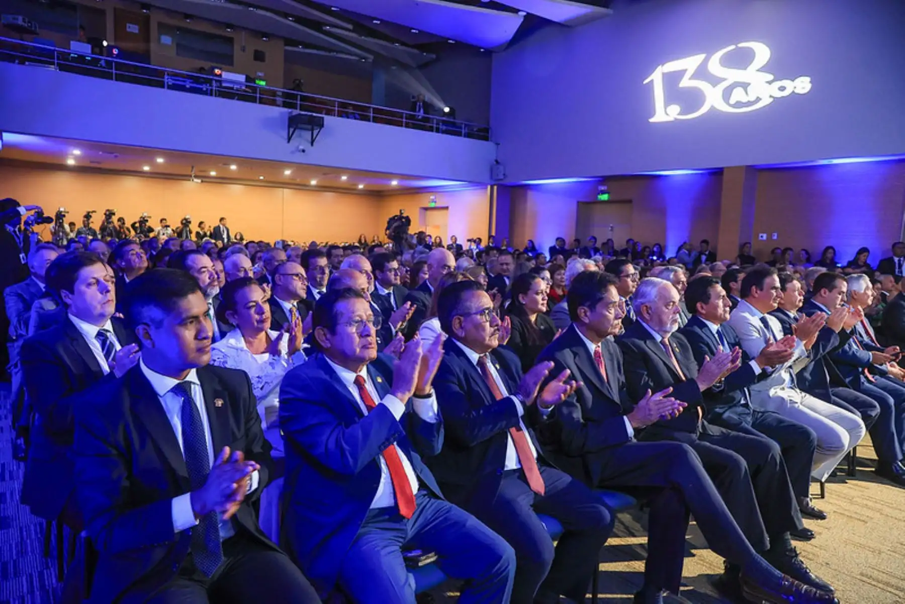 El presidente José María Balcázar participó en la ceremonia central por el 138° aniversario de la Cámara de Comercio de Lima, reafirmando la importancia del diálogo entre el sector privado y el gobierno para impulsar el crecimiento, la competitividad y la generación de empleo en el país. Foto: Presidencia