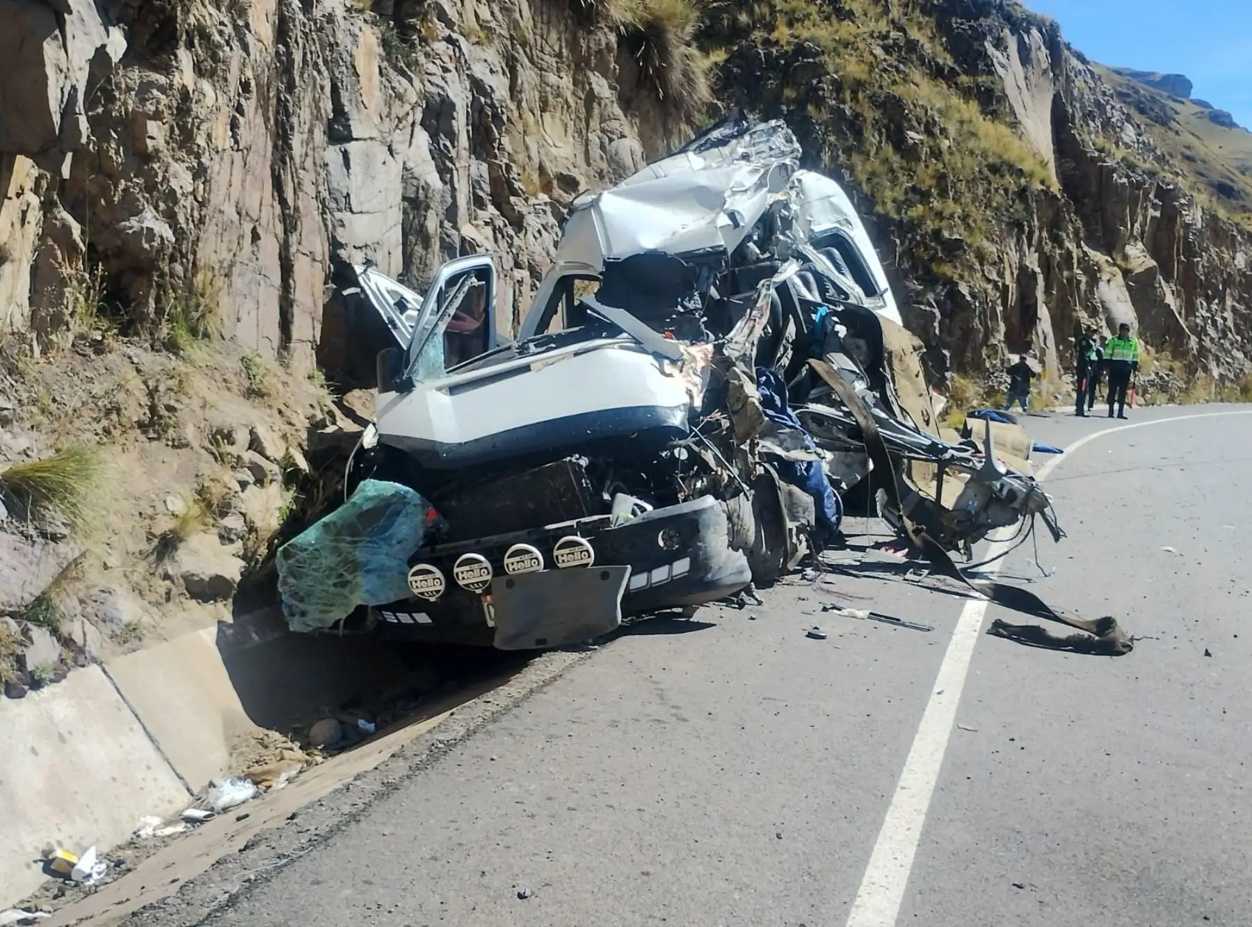 Trágico accidente: se eleva a 10 los fallecidos en choque frontal en vía Juliaca-Arequipa