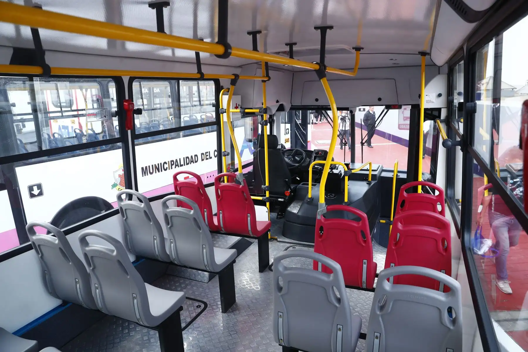 Los nuevos buses del Corredor Rosado para el transporte público empezarán a funcionar desde el lunes 4 de mayo de 2026, y conectarán Ventanilla, el Callao y Cercado de Lima hasta la plaza Dos de Mayo. Están equipados con GPS y cámaras de video. Foto: ANDINA/Daniel Bracamonte
