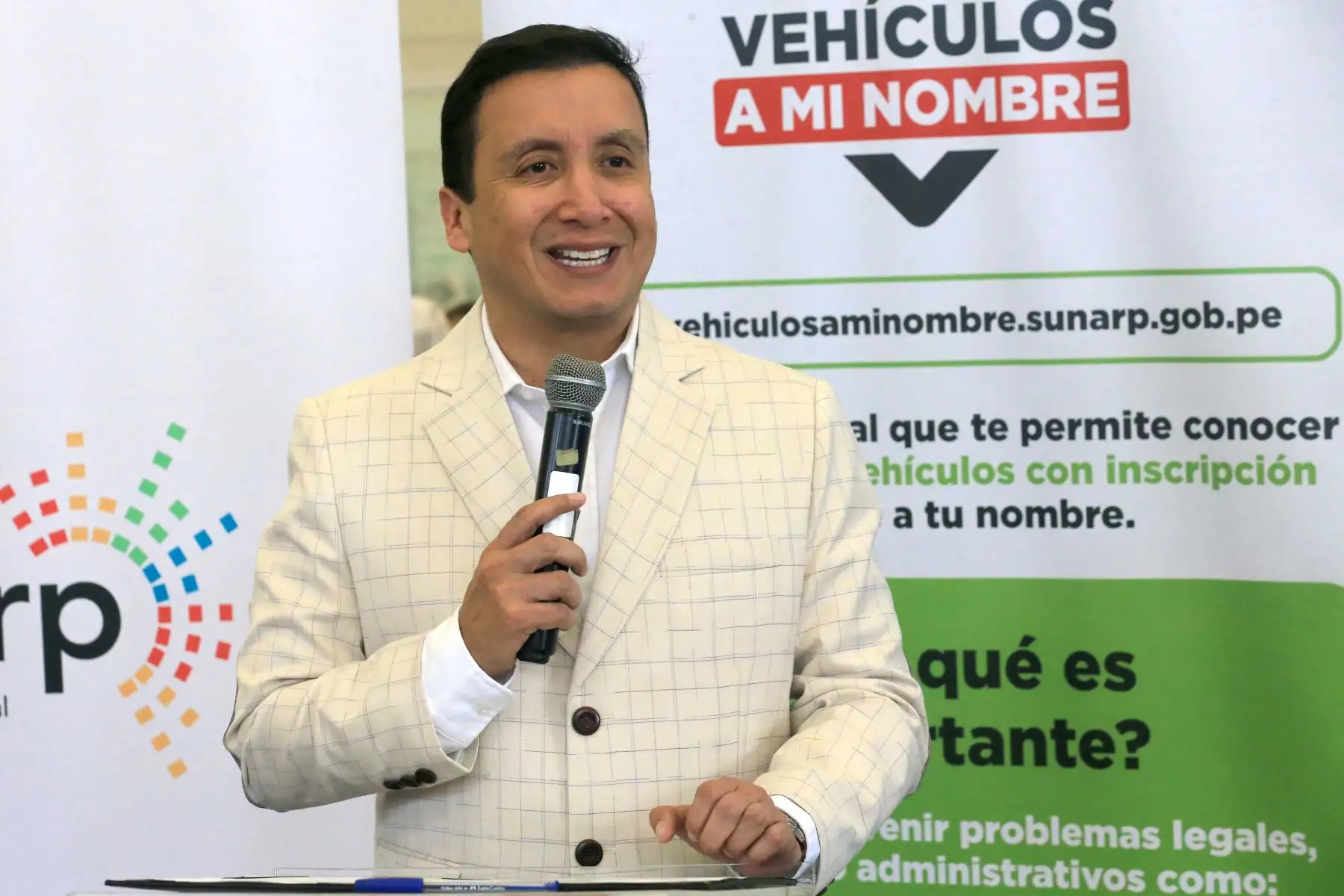 Acompañado por el superintendente nacional de SUNARP, Manuel Montes Boza, el ministro de Justicia y Derechos Humanos, Luis Jiménez Borra, expresó que esta iniciativa es parte de las estrategias para un gobierno digital, seguro y de acceso para todos. Foto: ANDINA/Héctor Vinces