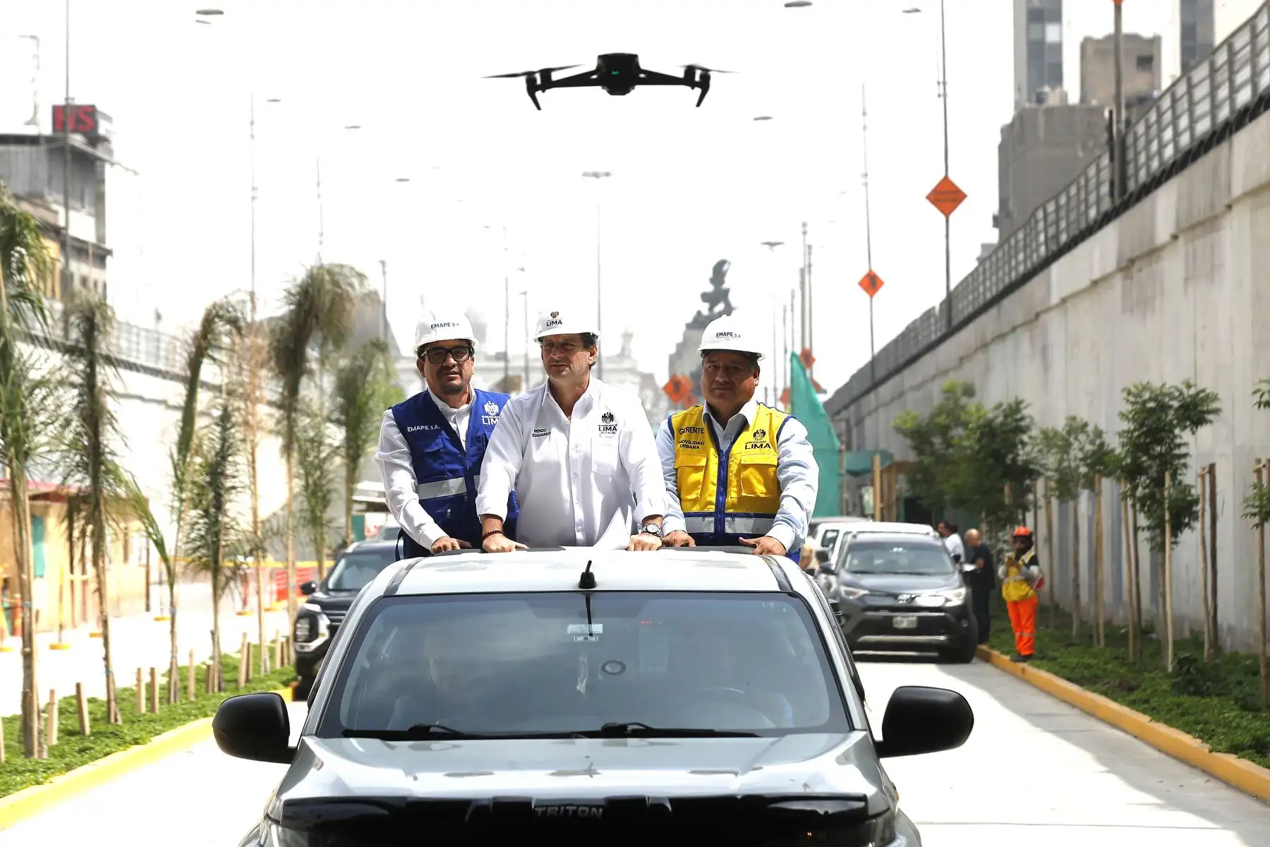 Alcalde de Lima, Renzo Reggiardo, supervisa los avances del corredor de la Vía Expresa Grau, megaobra de 2,8 kilómetros que interconectará por primera vez el Metropolitano con la Línea 1 del Metro de Lima y permitirá unir Carabayllo y la Estación Grau del tren eléctrico en solo 30 minutos.
Foto: ANDINA/Eddy Ramos