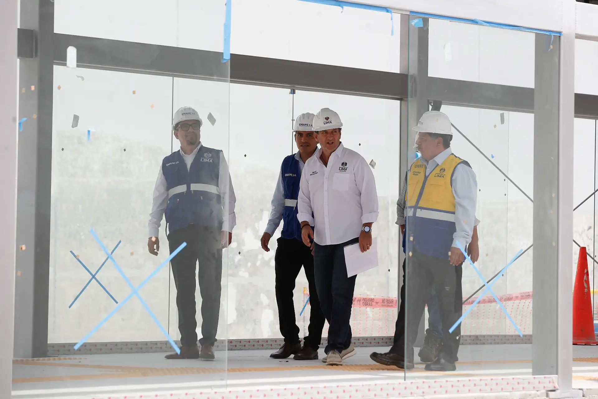 Alcalde de Lima, Renzo Reggiardo, supervisa los avances del corredor de la Vía Expresa Grau, megaobra de 2,8 kilómetros que interconectará por primera vez el Metropolitano con la Línea 1 del Metro de Lima y permitirá unir Carabayllo y la Estación Grau del tren eléctrico en solo 30 minutos.
Foto: ANDINA/Eddy Ramos