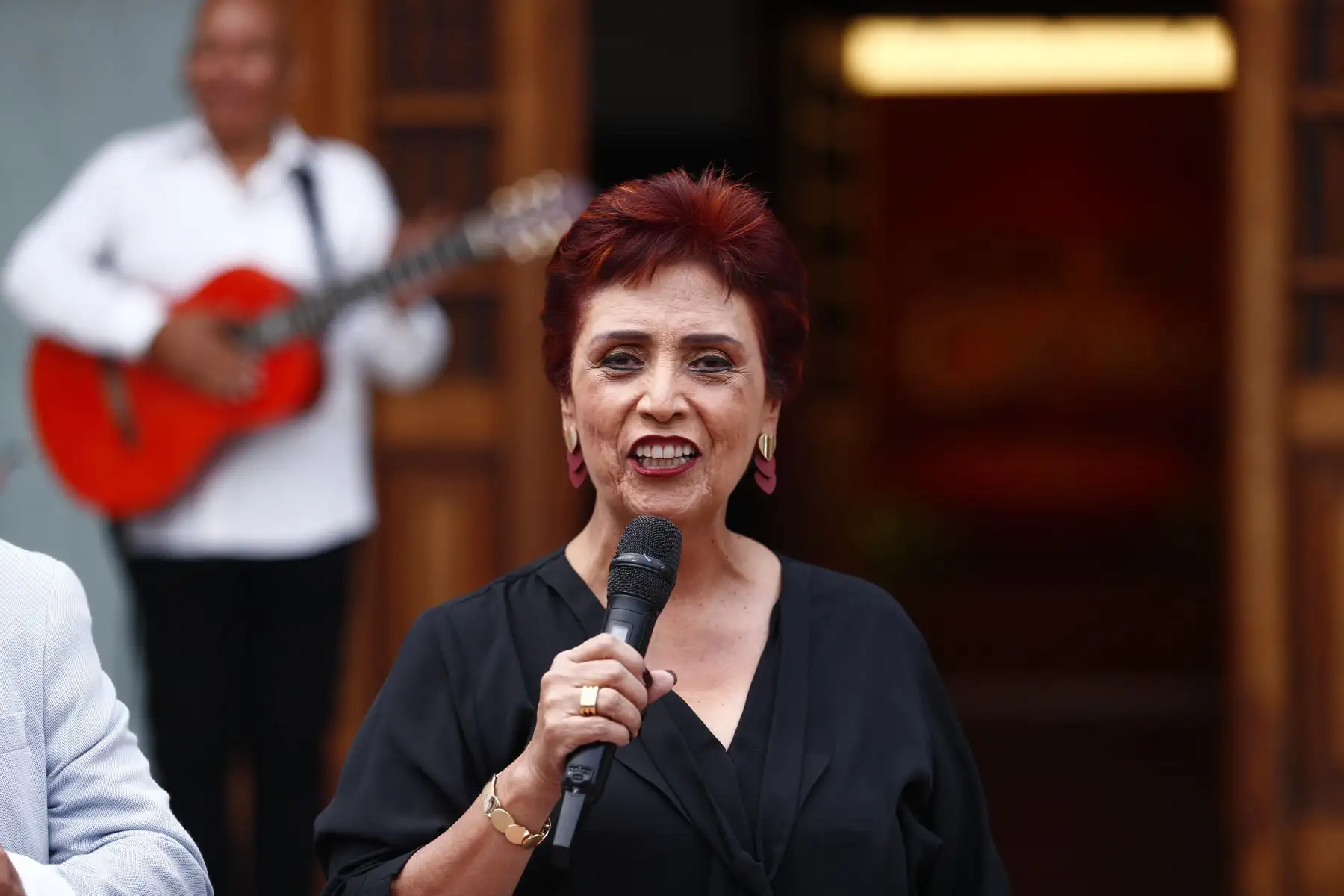 La temporada 2026 del programa Mediodía Criollo, que se emitirá por la señal de TV Perú a partir del domingo 3 de mayo, estará bajo la conducción de los artistas criollos Lucy Avilés y Oscar Ardiles. Foto: ANDINA/Daniel Bracamonte