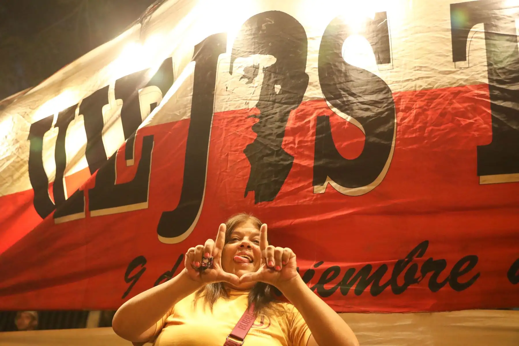 Hinchas de Universitario llegan al estadio Monumental para alentar a su equipo que se enfrenta hoy con Nacional de Paraguay en la fase de grupos de la Copa Libertadores. Foto: ANDINA/Ricardo Cuba